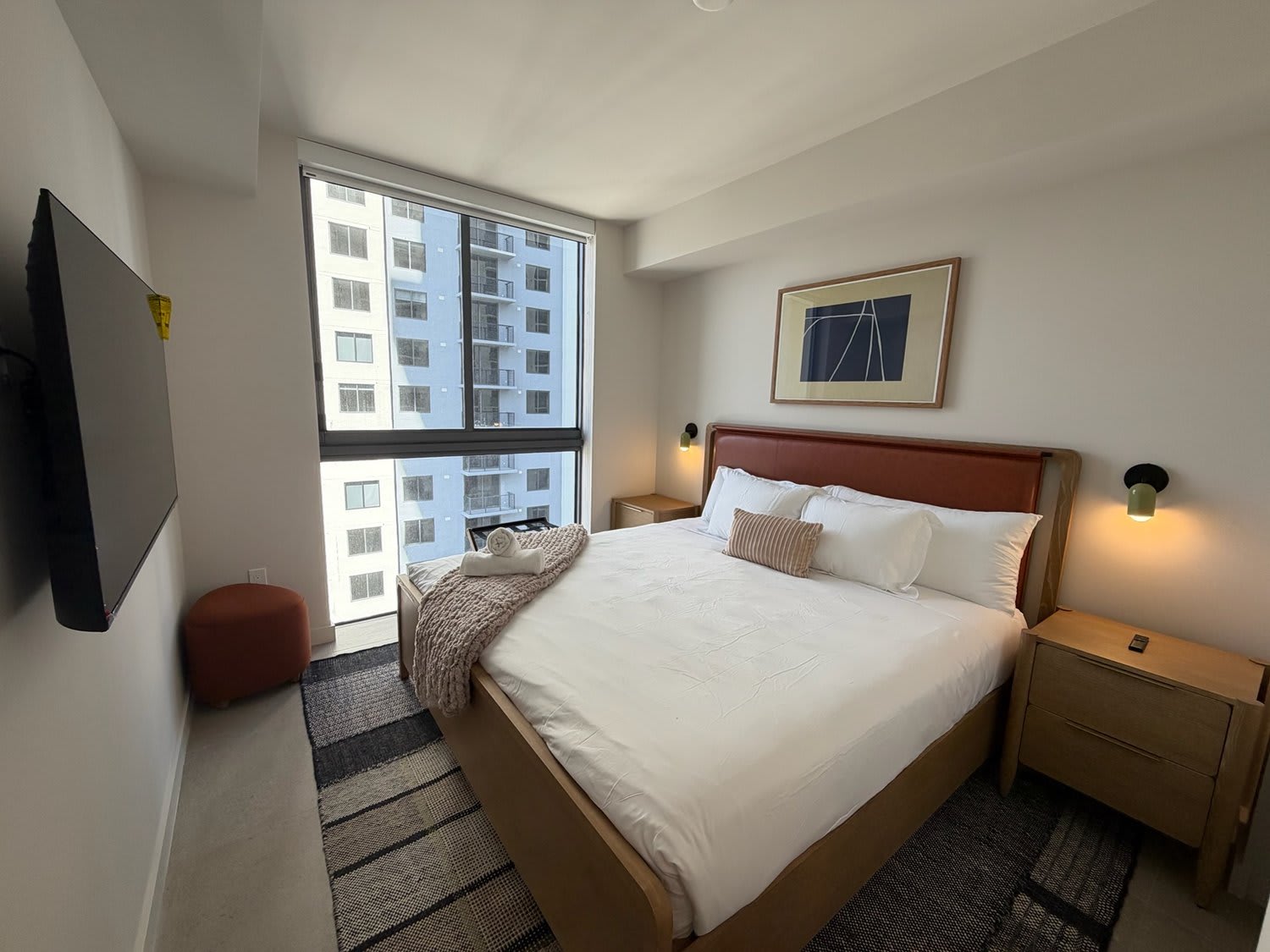 Modern Downtown Condo w Pool Access