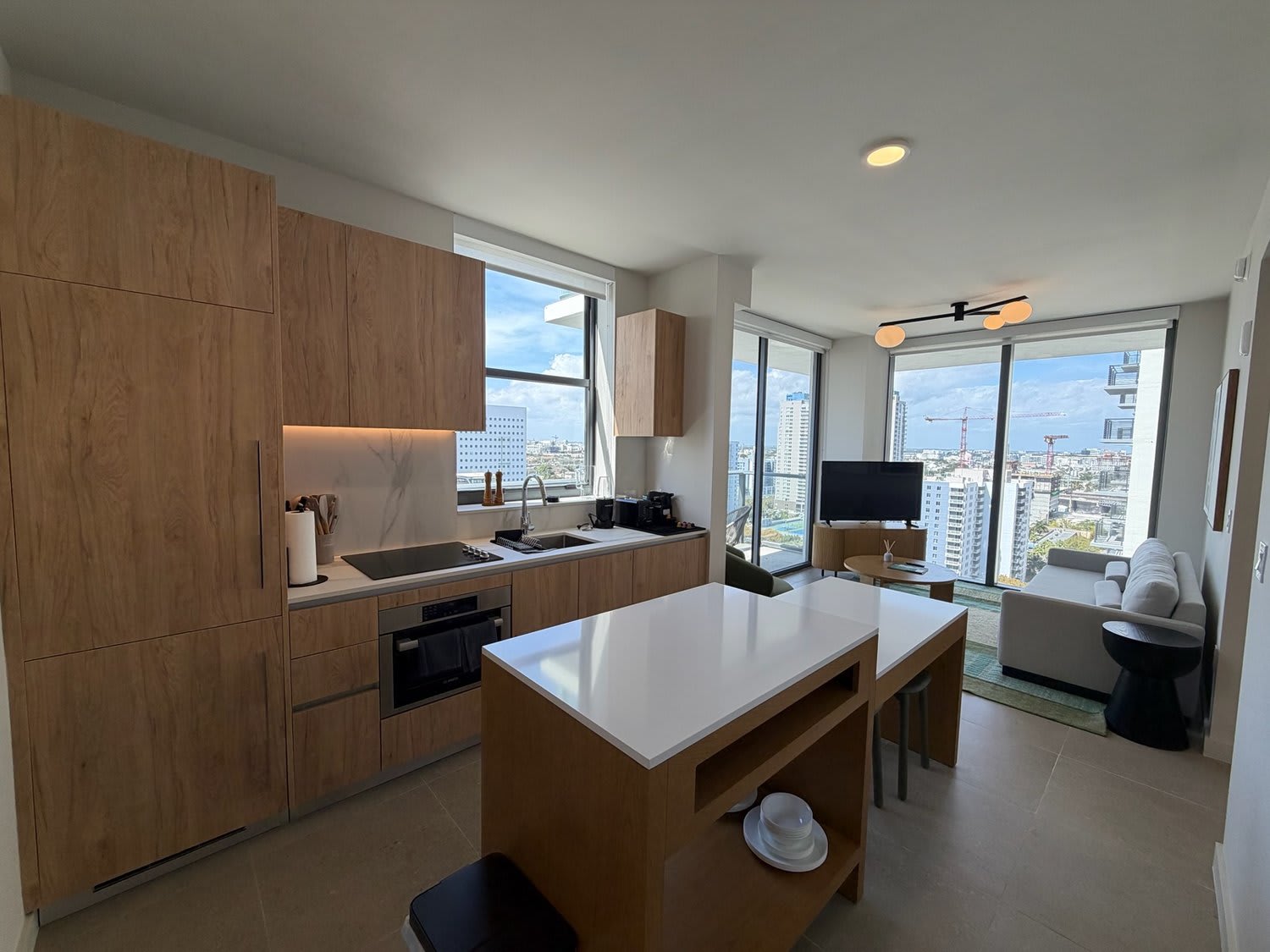 Modern Downtown Condo w Pool Access