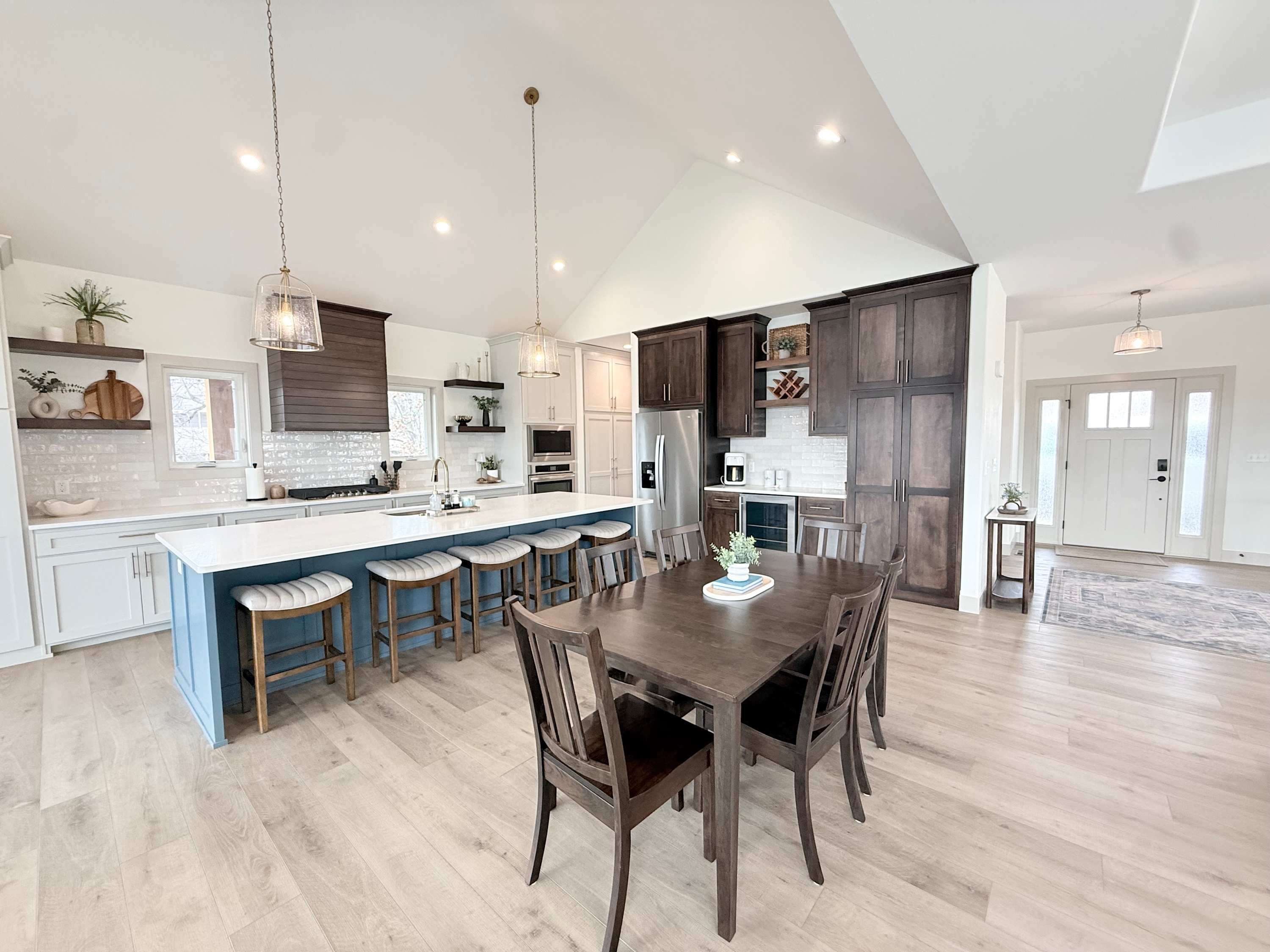 Make mealtime memories together in the spacious dining area​