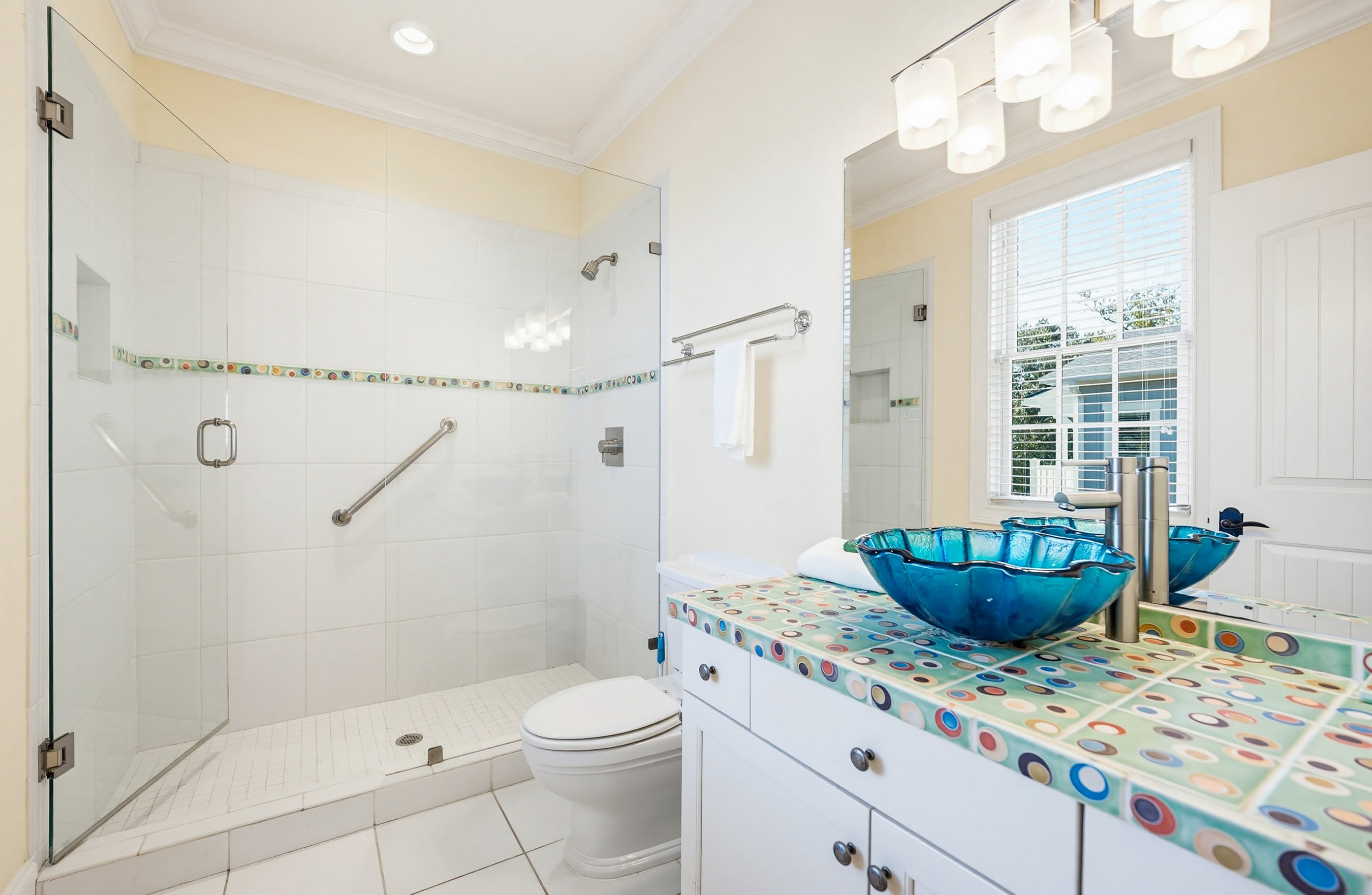 Kid's Room Full En Suite Bathroom with Walk-in Shower