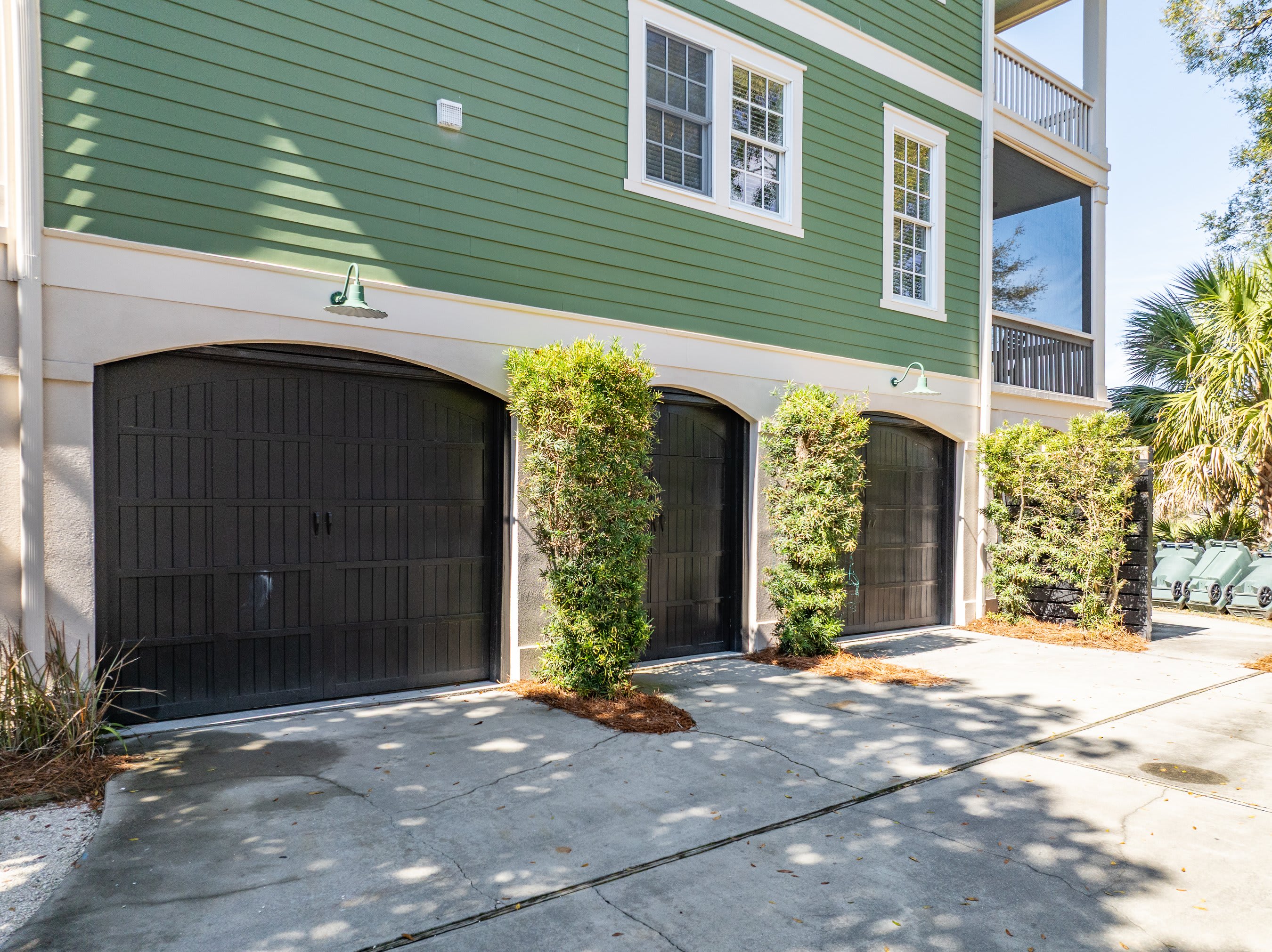Garage with 5 Parking Spaces