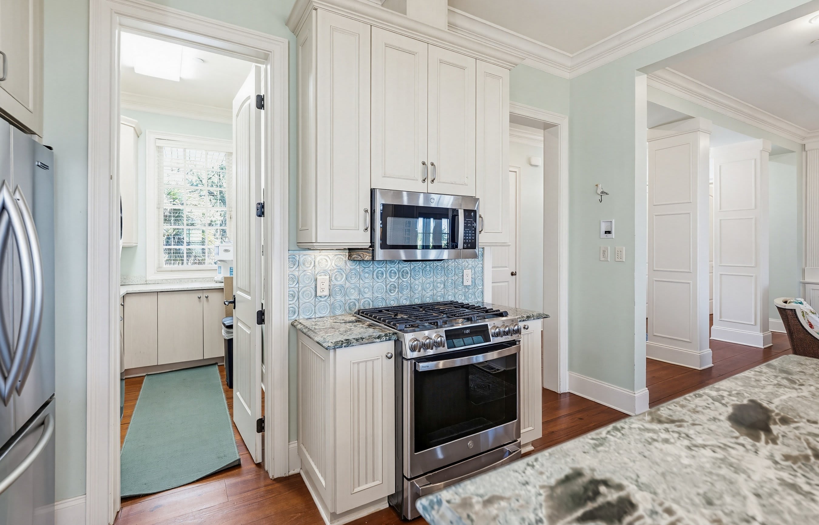 Gas Range/Stove and Microwave