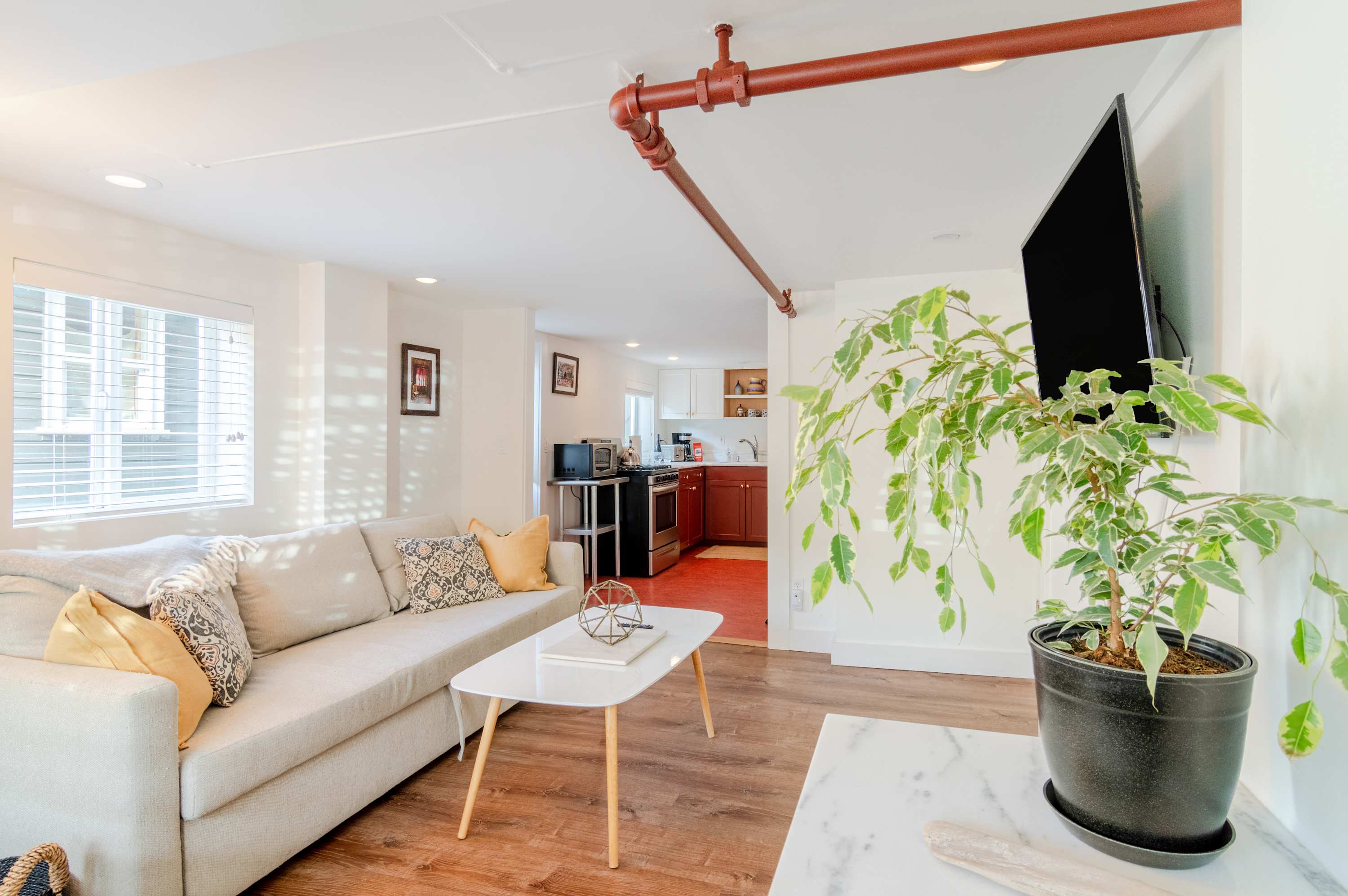 The Ballard Bungalow: Cozy Private Urban Oasis 4