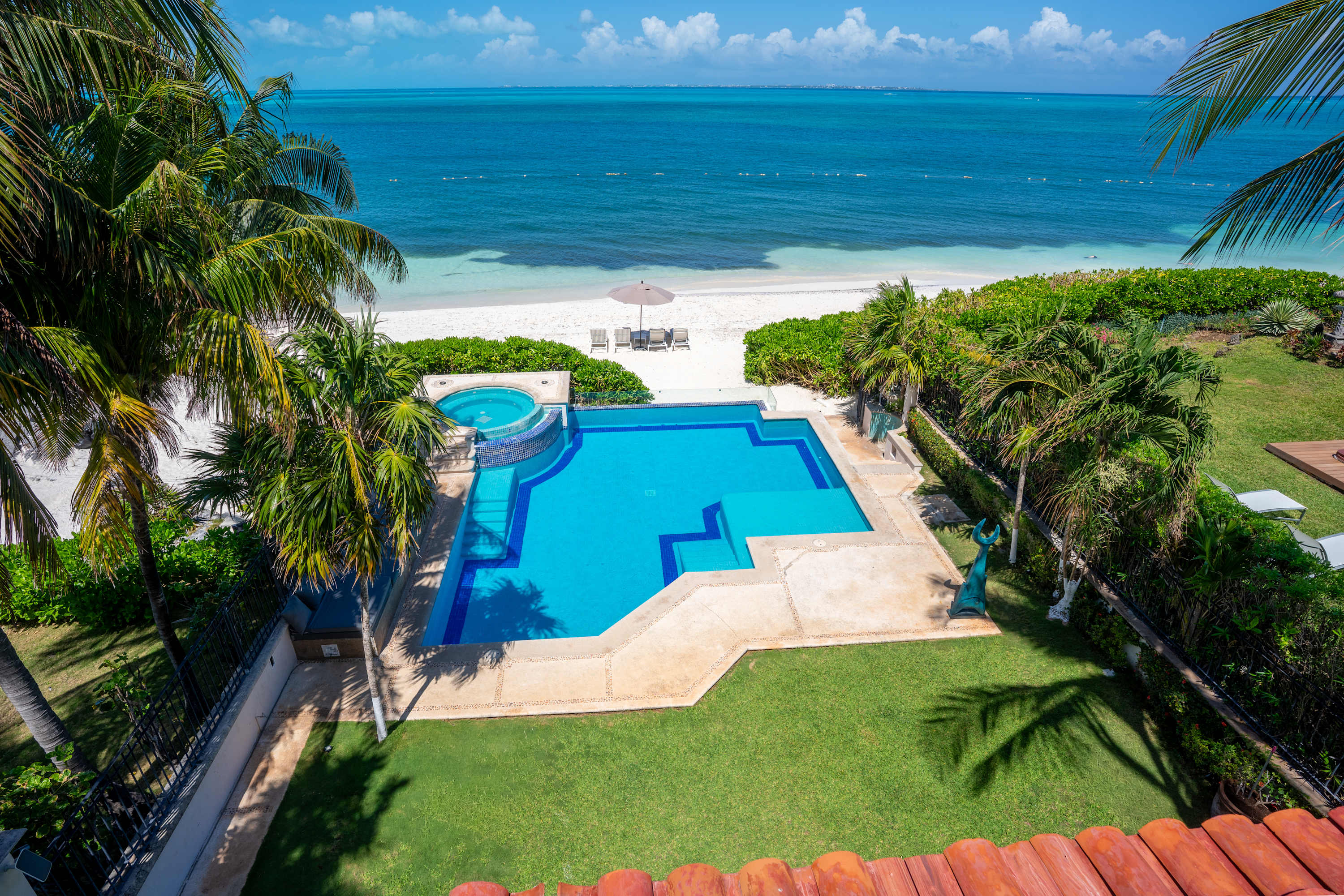 Villa Serena | 6BR | Beachfront & Private Pool — Cancún, Quintana Roo — vacation rental