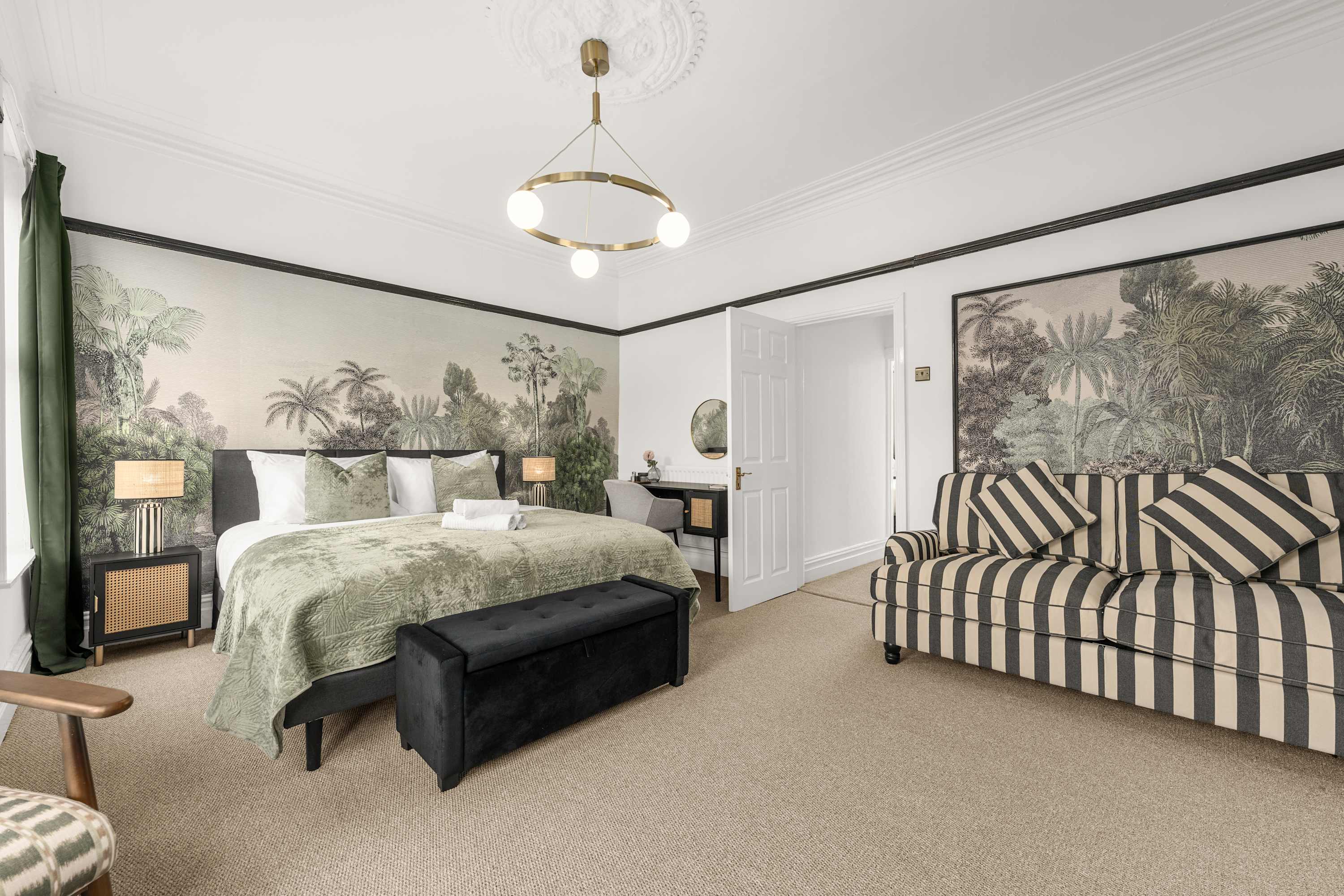 Spacious 5BR Didsbury | Garden, Parking & 58" TV" serviced apartment - Manchester - VivreStays