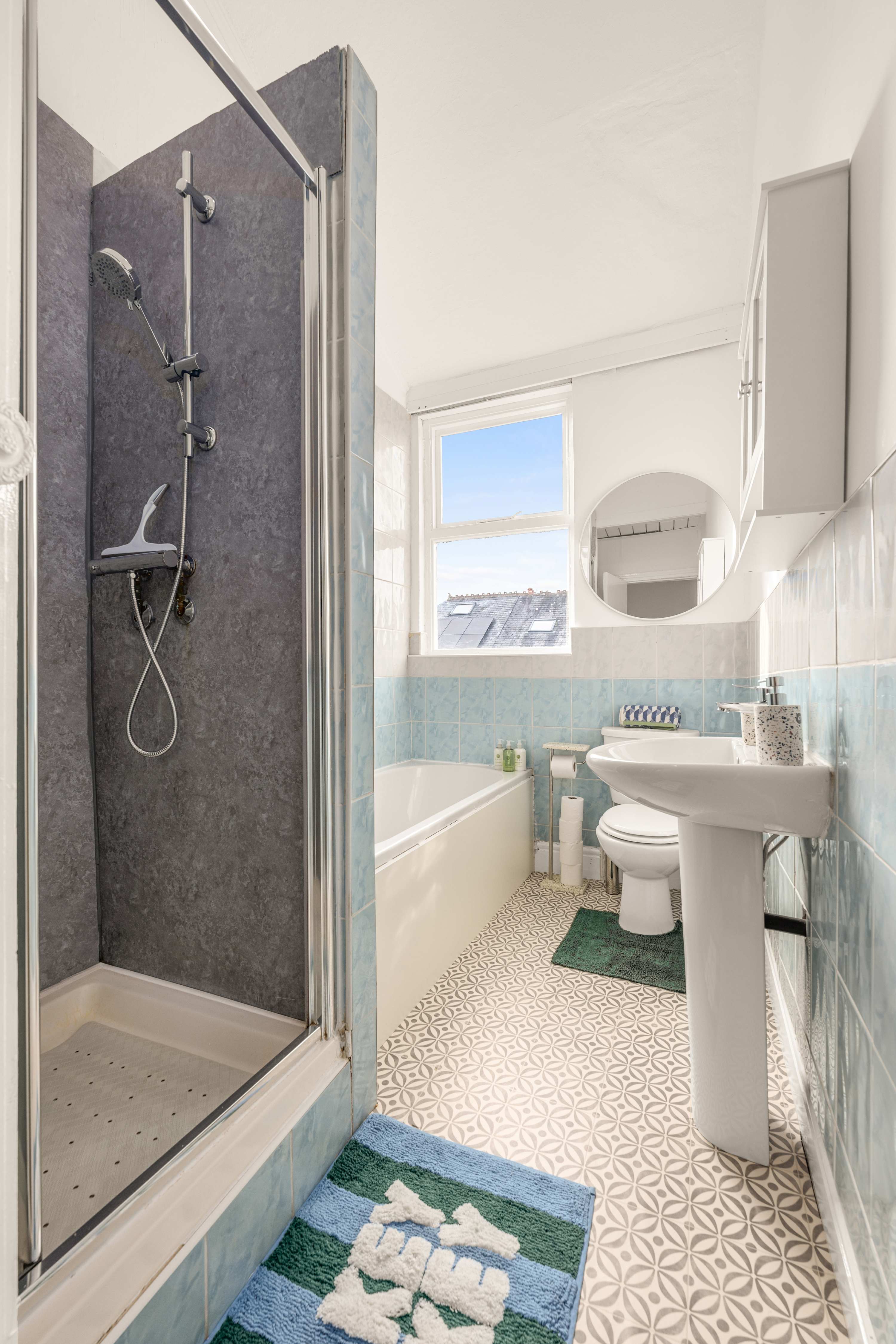 Spacious 5BR Didsbury | Garden, Parking & 58" TV" in Claremont Grove 18 M20 2GL - Property image 32 - VivreStays
