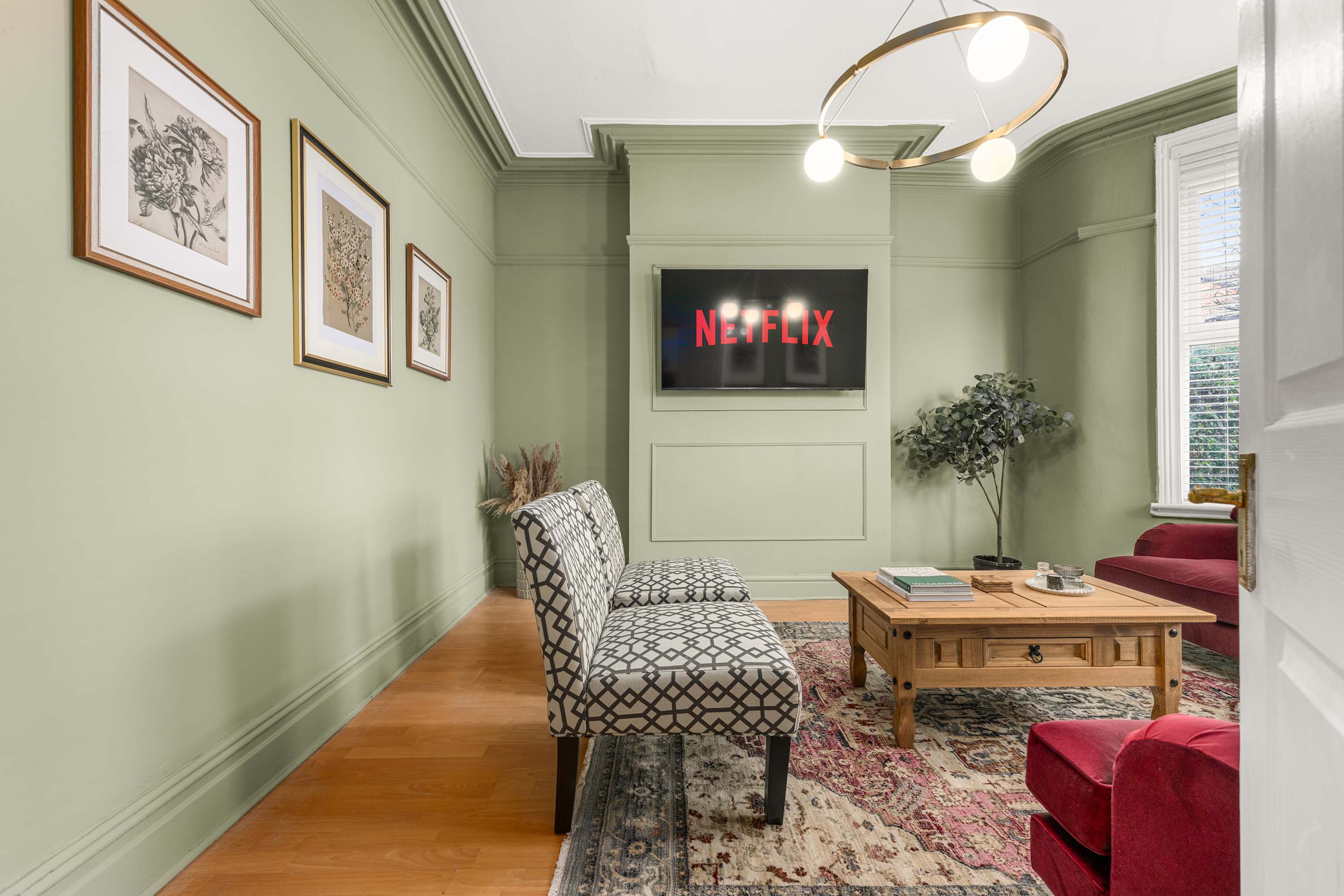 Spacious 5BR Didsbury | Garden, Parking & 58" TV" in Claremont Grove 18 M20 2GL - Property image 6 - VivreStays