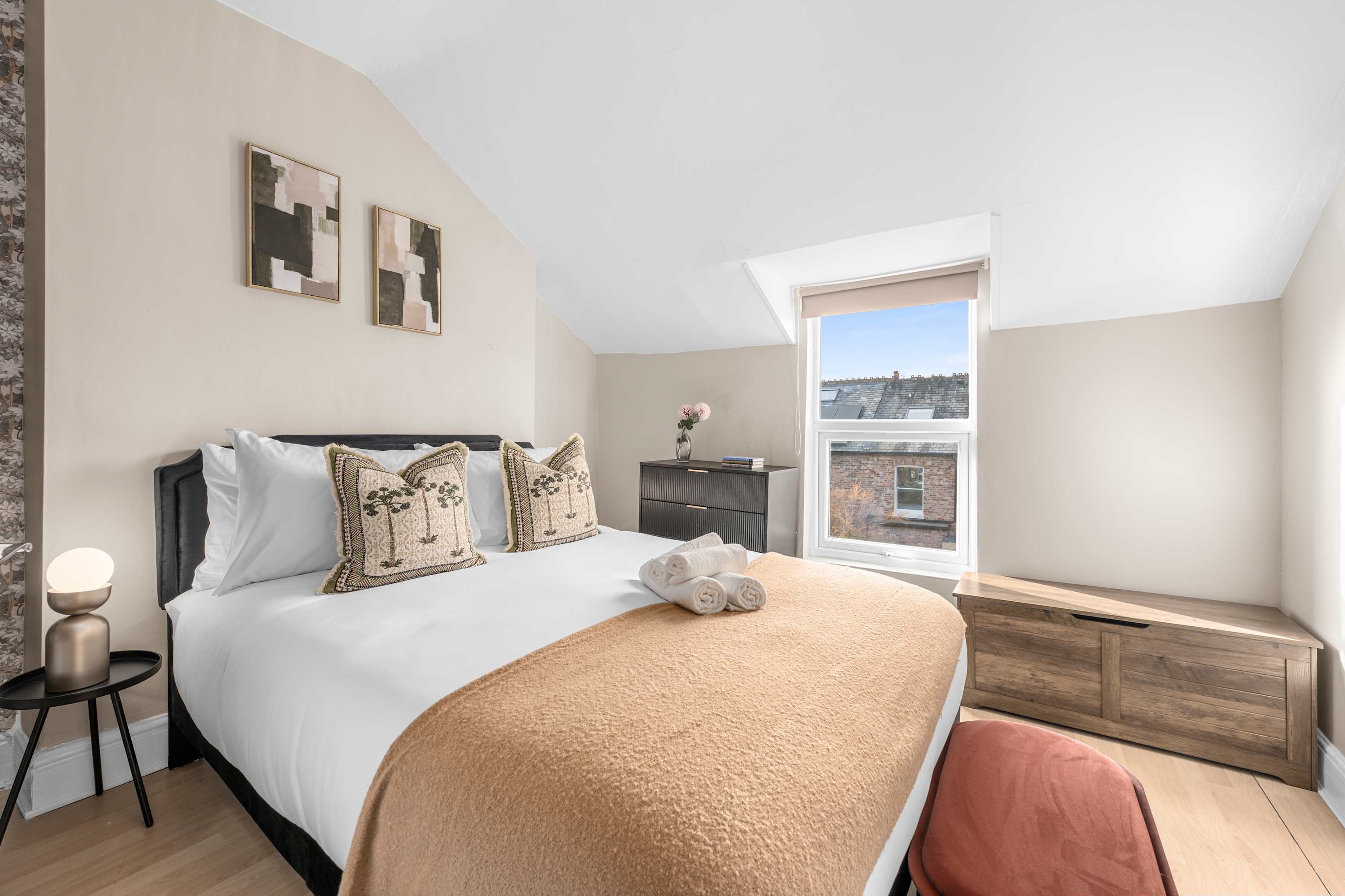 Spacious 5BR Didsbury | Garden, Parking & 58" TV" in Claremont Grove 18 M20 2GL - Property image 15 - VivreStays