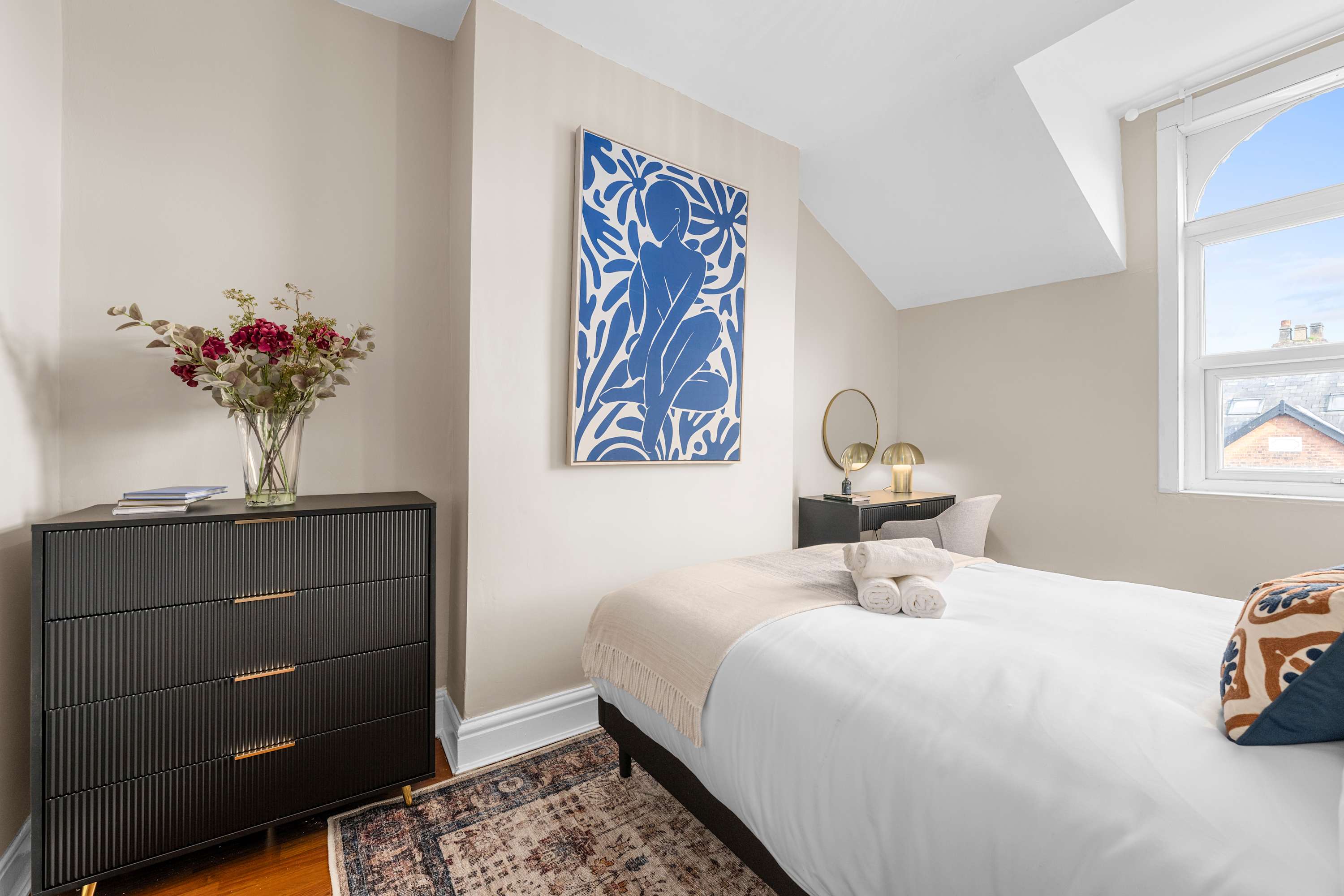 Spacious 5BR Didsbury | Garden, Parking & 58" TV" in Claremont Grove 18 M20 2GL - Property image 8 - VivreStays