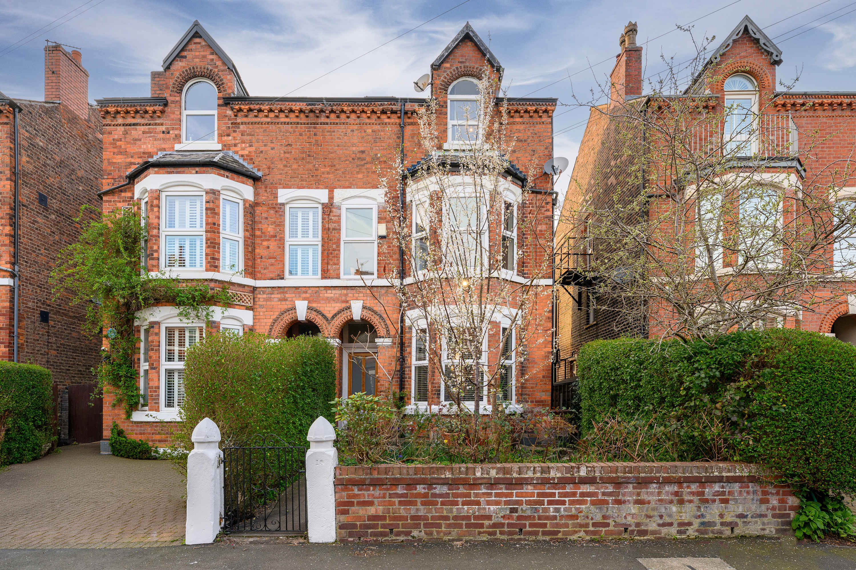 Spacious 5BR Didsbury | Garden, Parking & 58" TV" in Claremont Grove 18 M20 2GL - Property image 16 - VivreStays