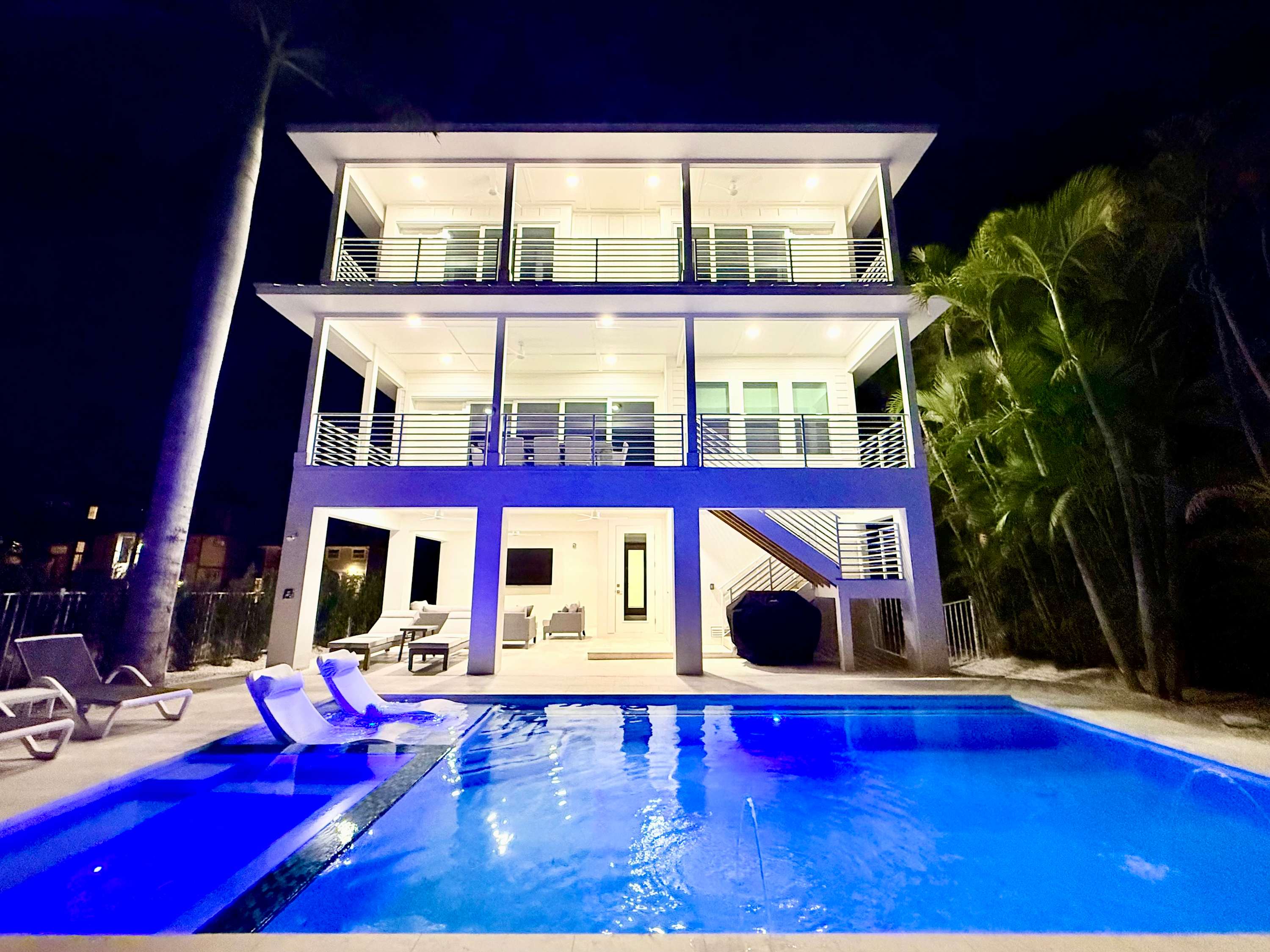 Salt House | 6 King Suites | 2 Masters | Spa — Fort Myers Beach, FL — vacation rental