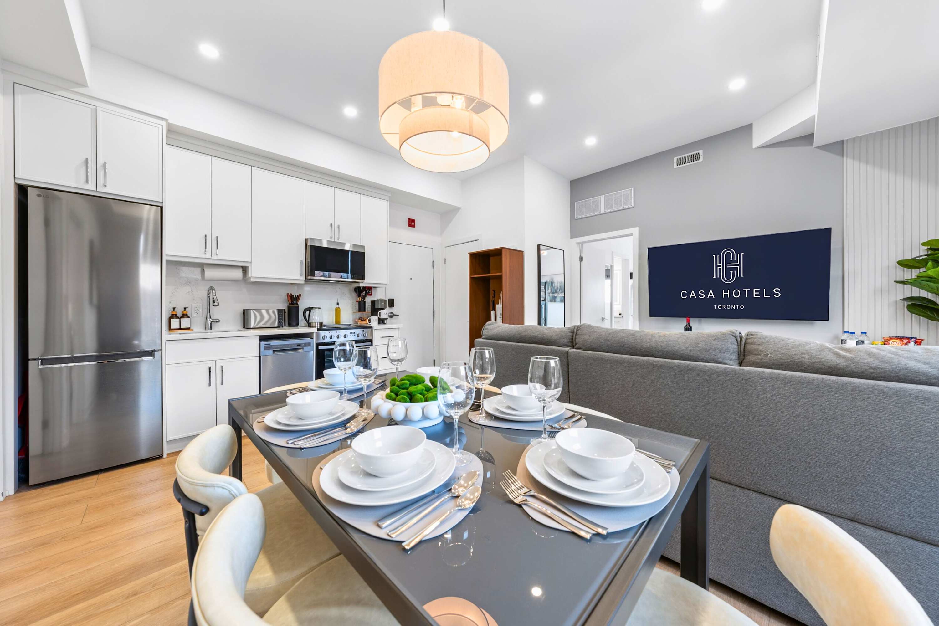 Seamless flow between the dining space and a fully equipped kitchen.