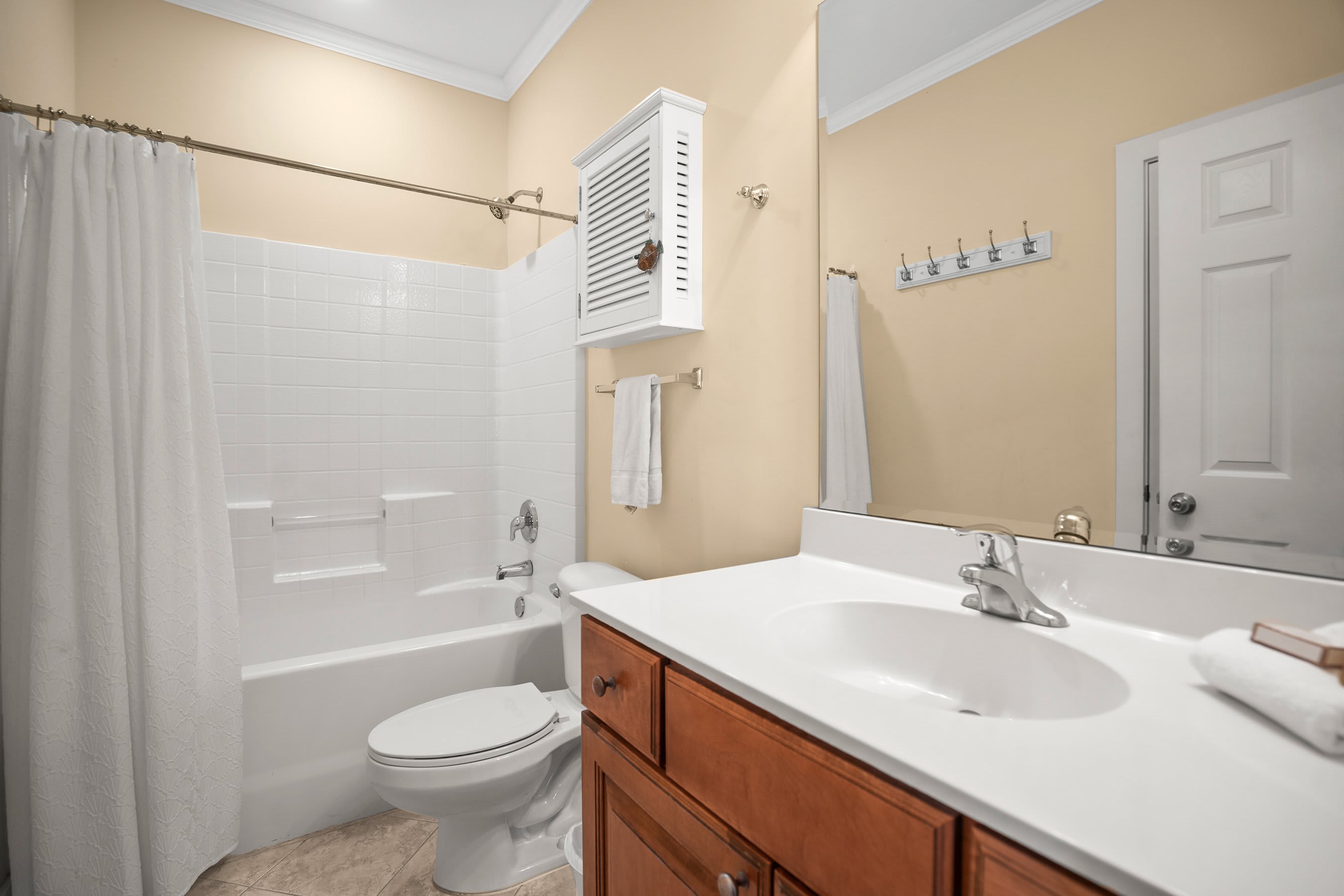 Full Shared Bathroom