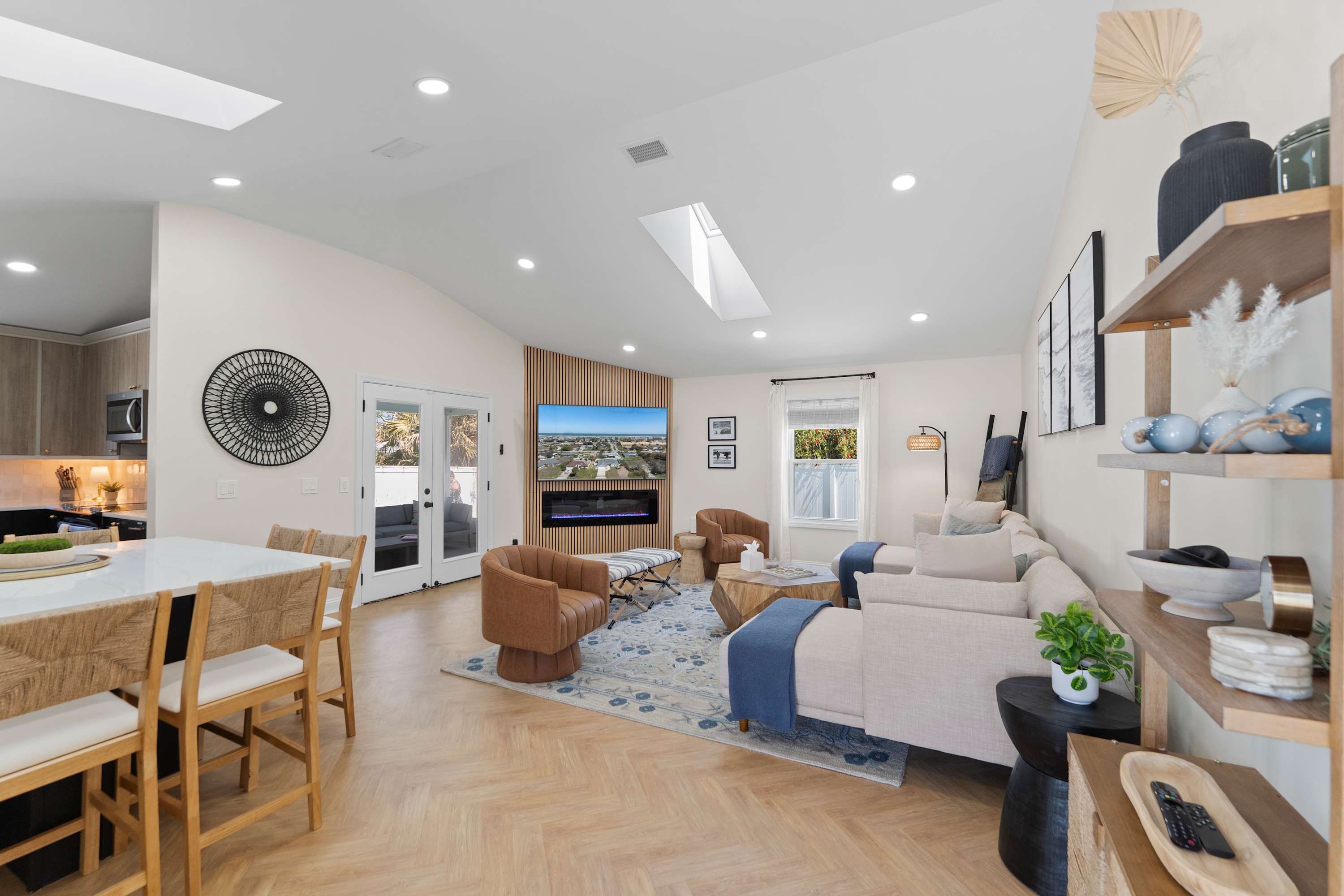 Sparking Pool, Steps to Beach, Game Room, TVs, BBQ