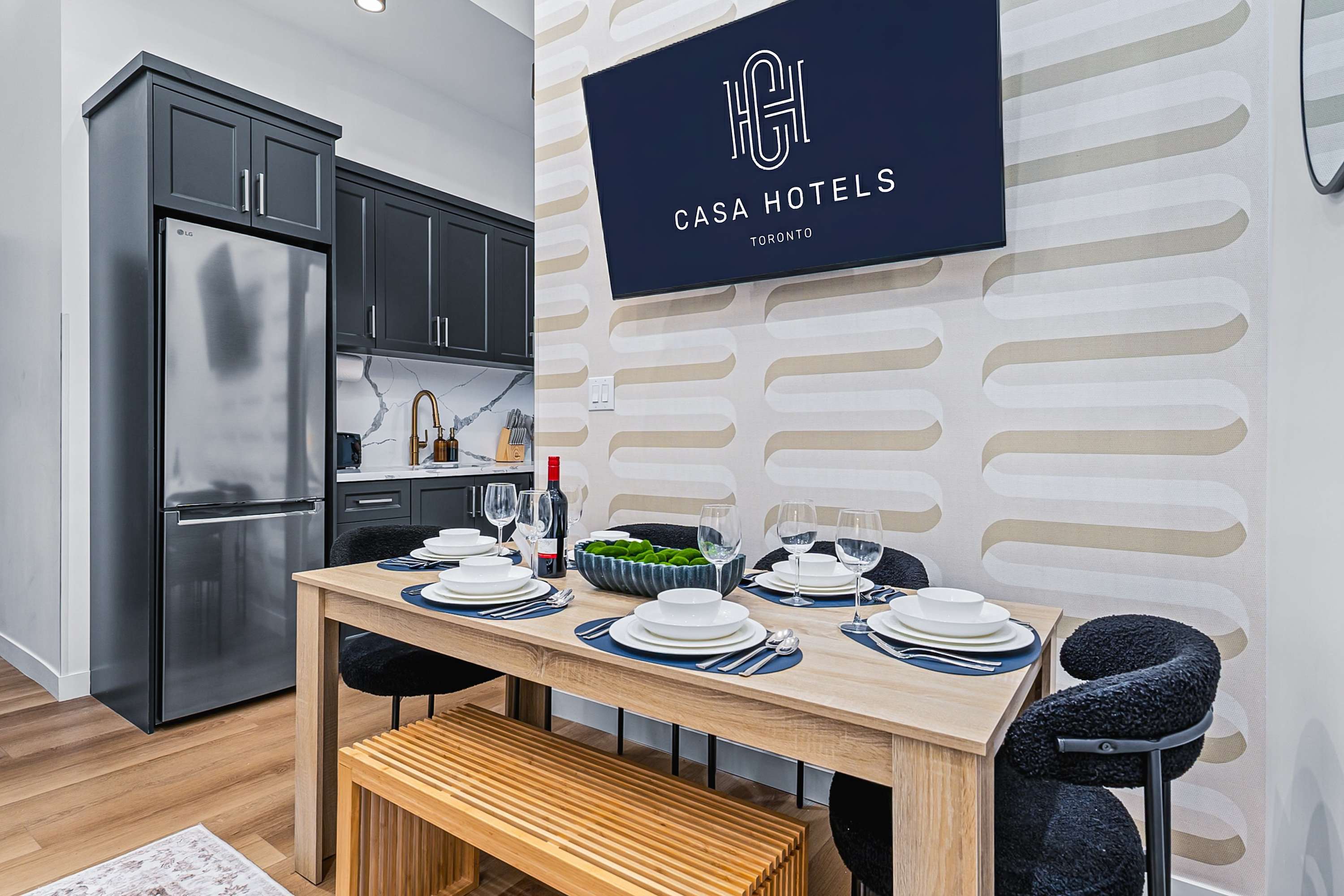 The McCaul Brand New Suite in DT near CN Tower 2