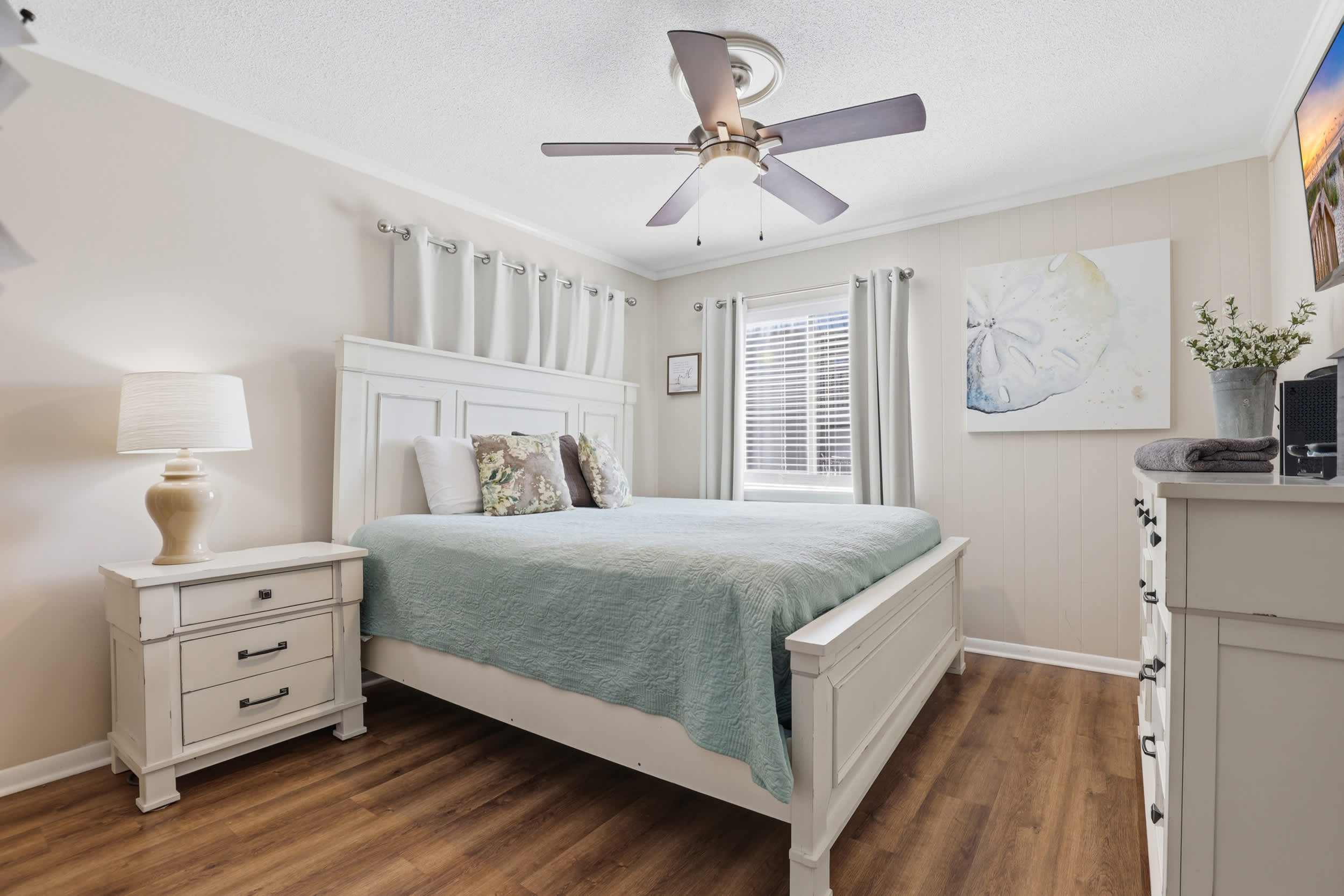 Sea Cabin Shores w Pool View and Ocean Peek