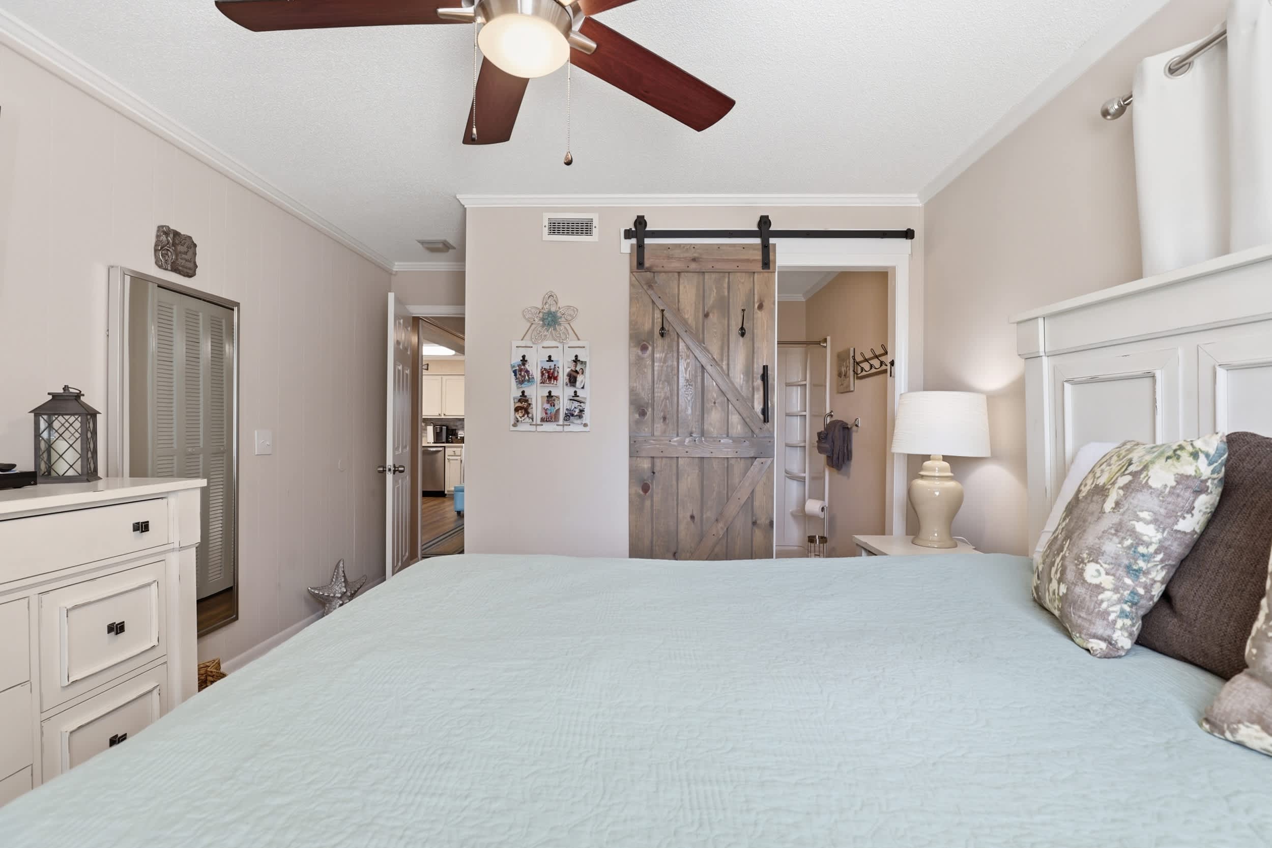 Sea Cabin Shores w Pool View and Ocean Peek