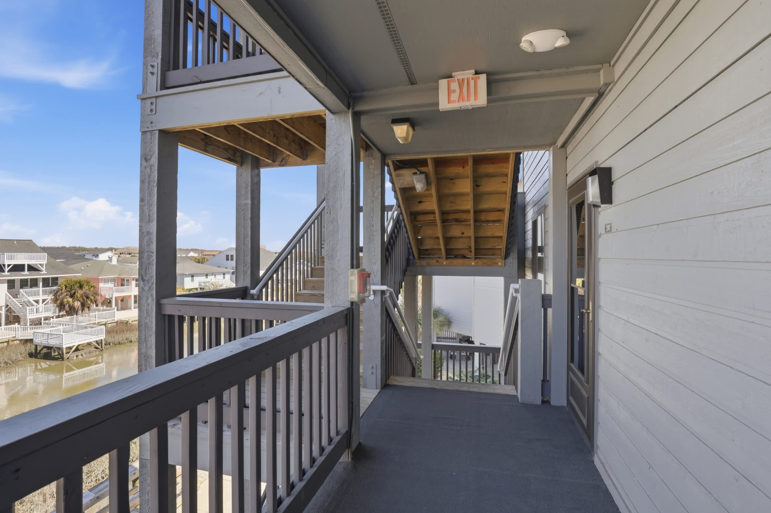Sea Cabin Shores w Pool View and Ocean Peek