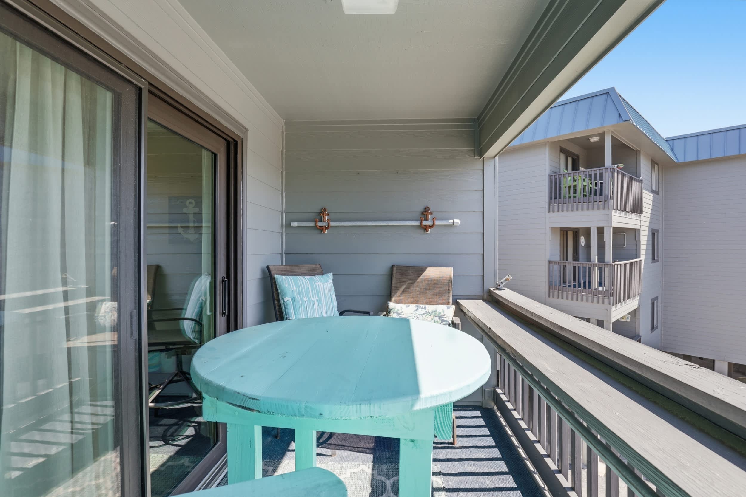 Sea Cabin Shores w Pool View and Ocean Peek