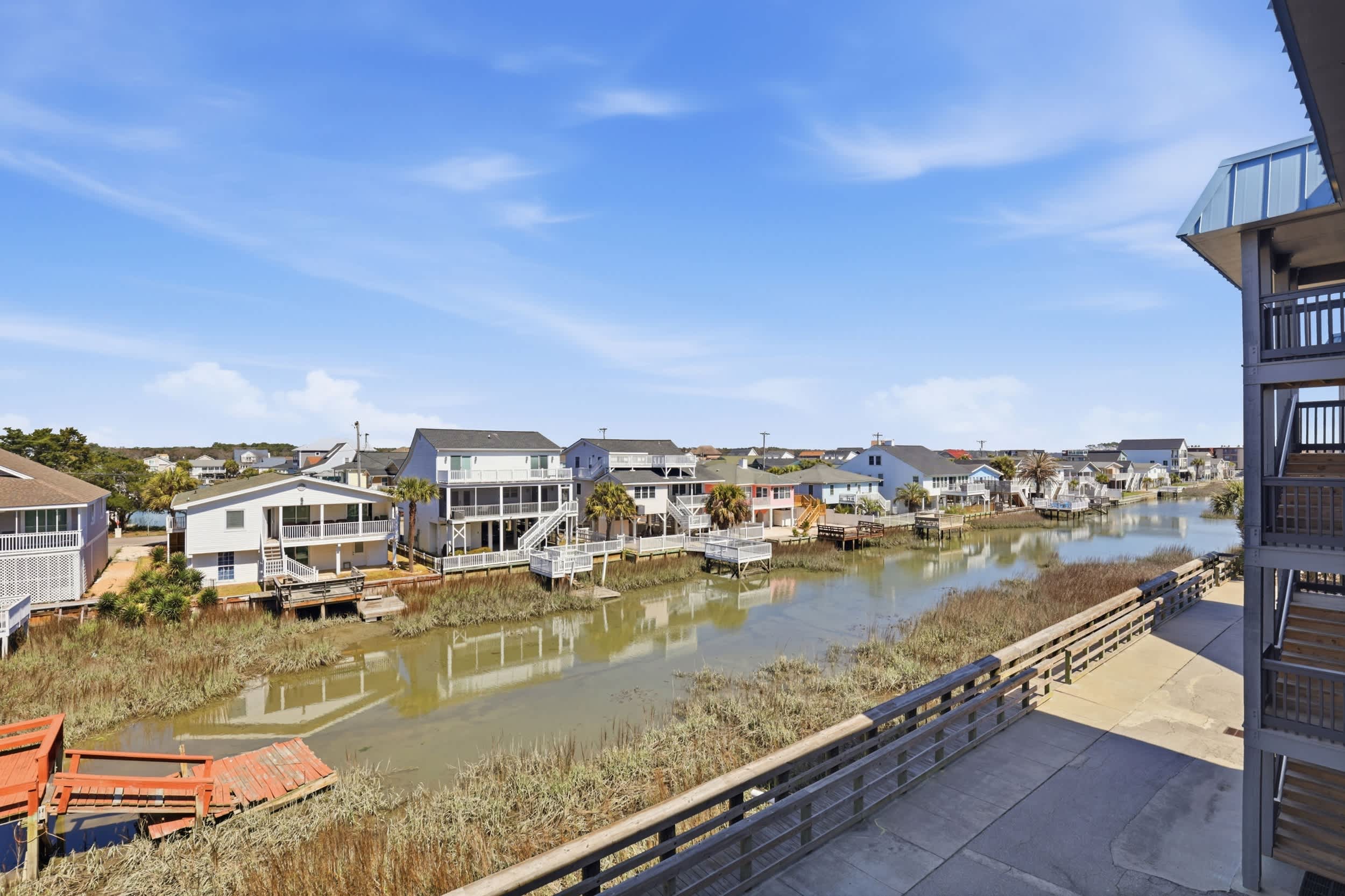 Sea Cabin Shores w Pool View and Ocean Peek