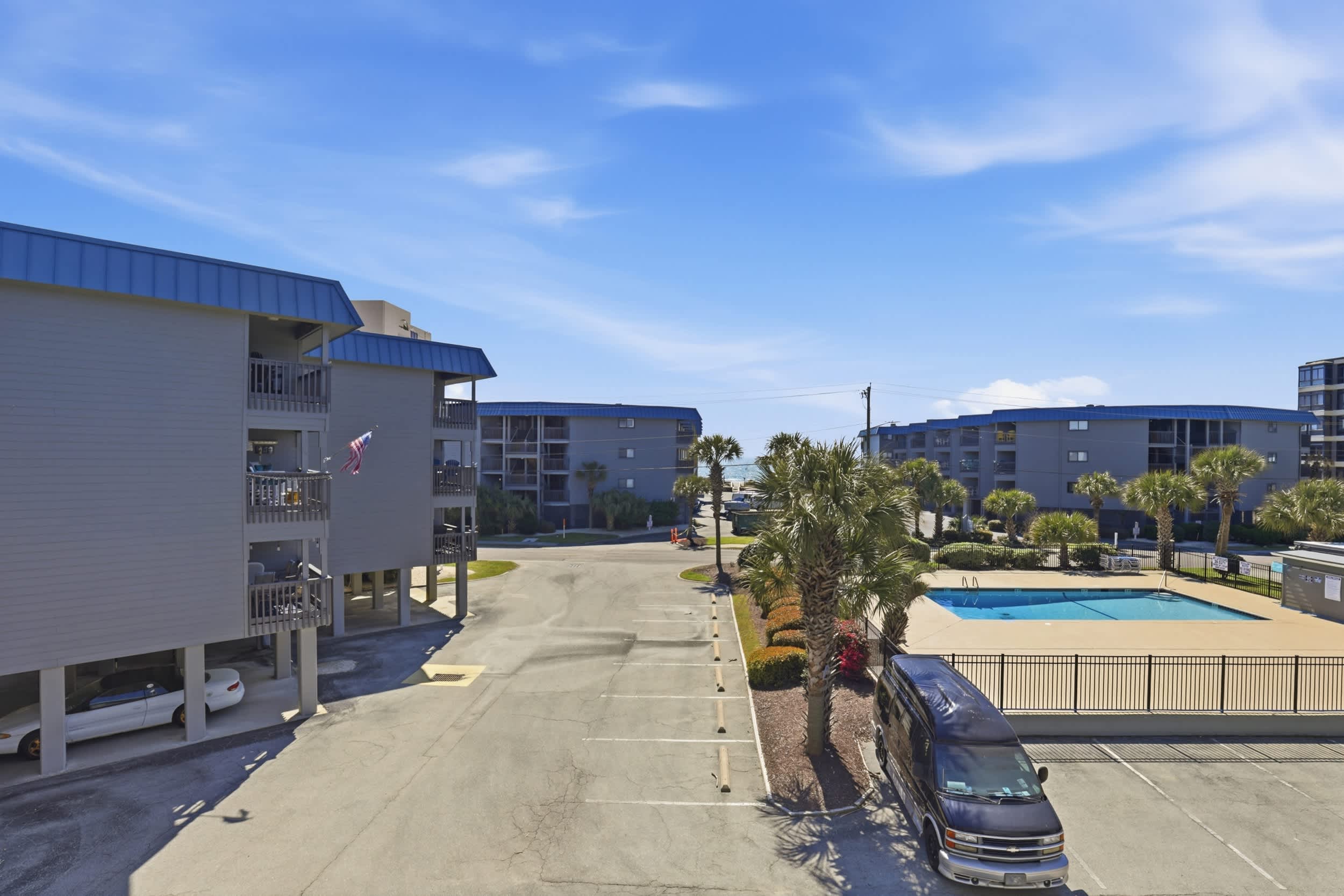 Sea Cabin Shores w Pool View and Ocean Peek