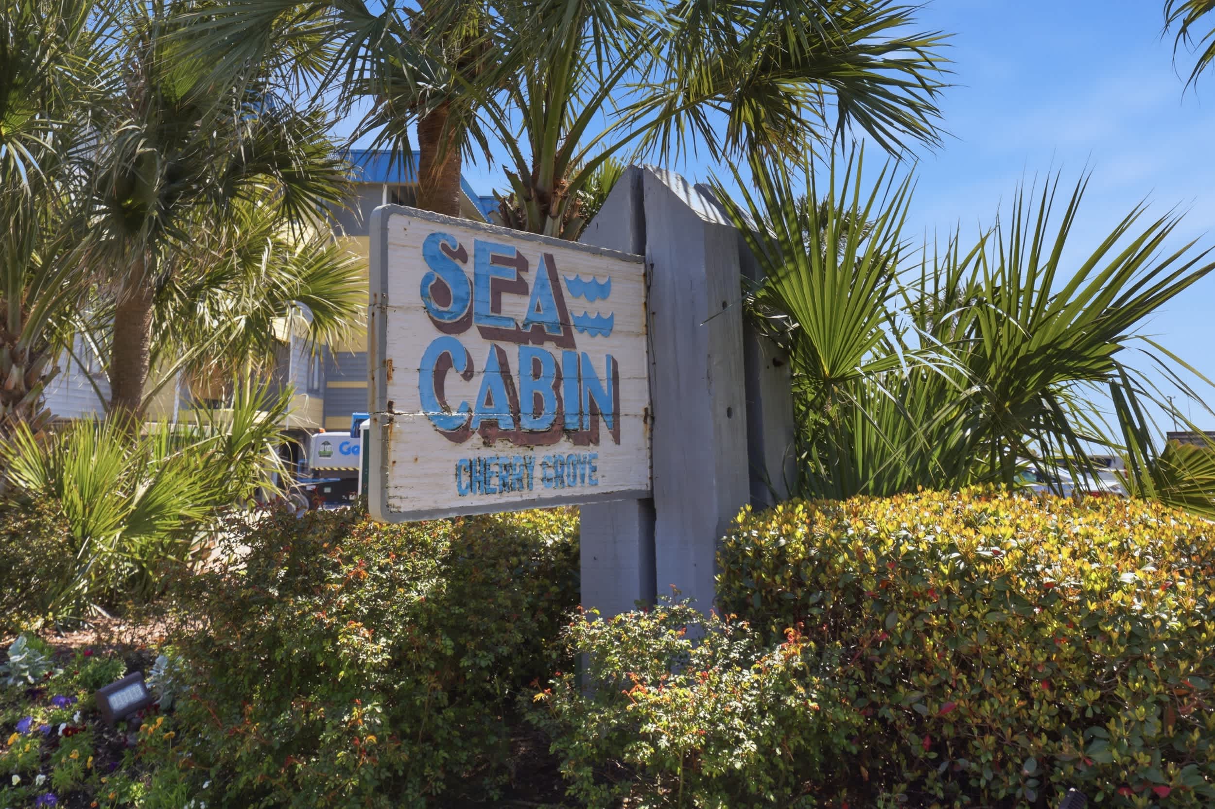 Sea Cabin Shores w Pool View and Ocean Peek