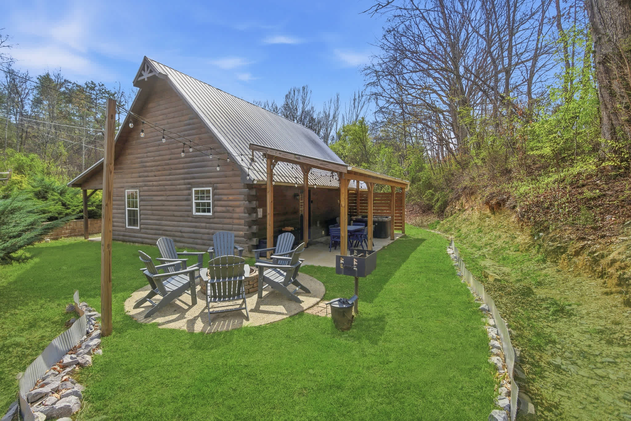 Family Friendly Escape, Near Downtown, Grill, Hot Tub โ Pigeon Forge, TN โ vacation rental