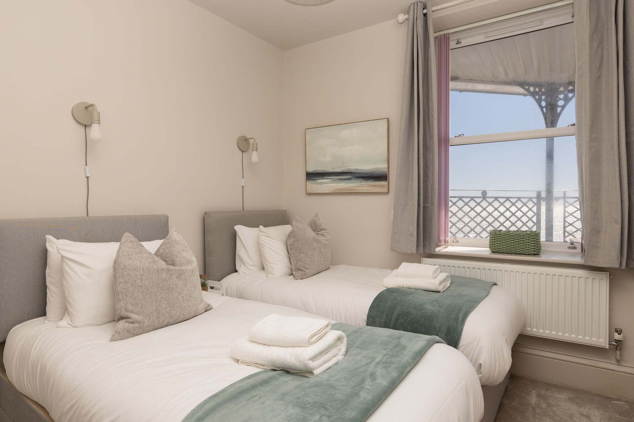 Stylish twin accommodation offers comfort and calm, with the seaside atmosphere close at hand.