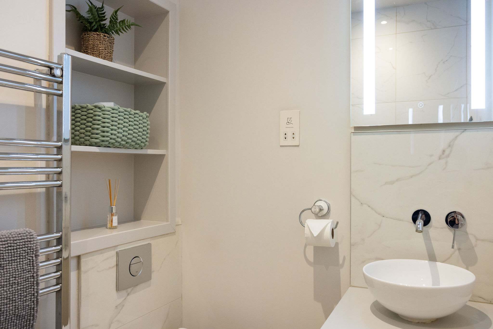 Stylish finishes bring practicality and comfort to this well-presented coastal apartment.