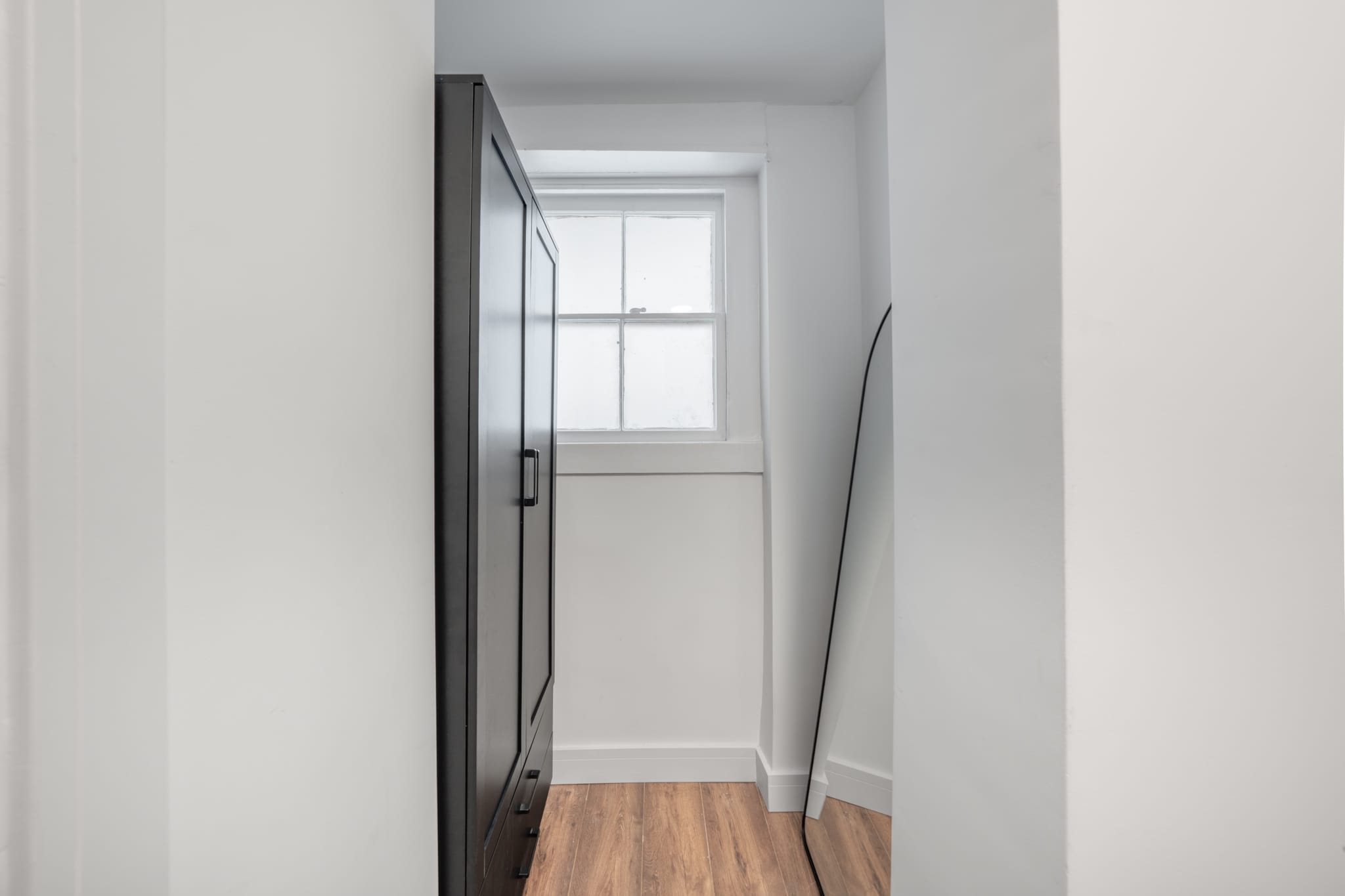 Superior Ground Floor Studio in Knightsbridge in Beaufort Gardens SW3 1QH - Property image 10 - VivreStays
