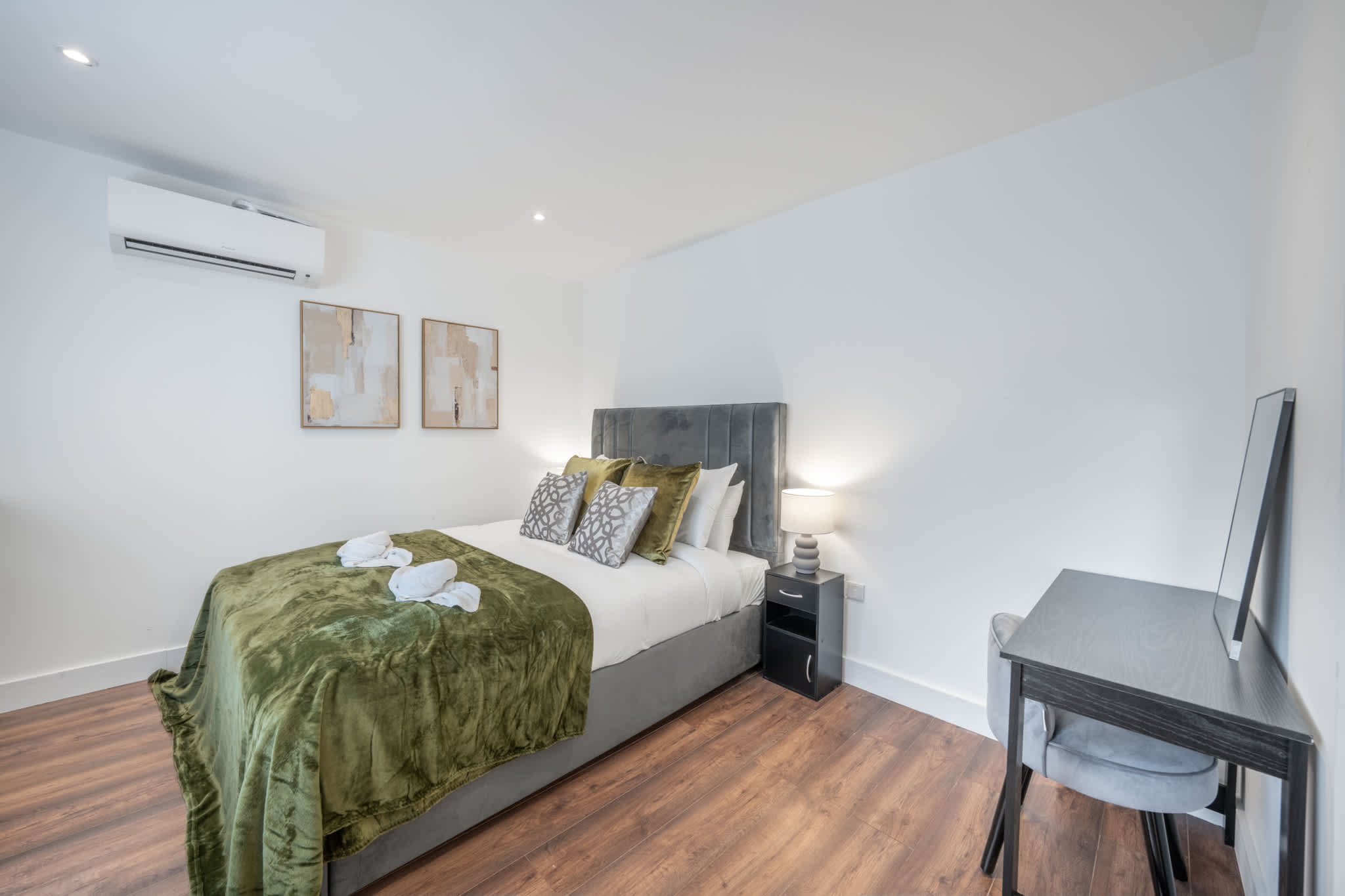 Superior Ground Floor Studio in Knightsbridge in Beaufort Gardens SW3 1QH - Property image 4 - VivreStays