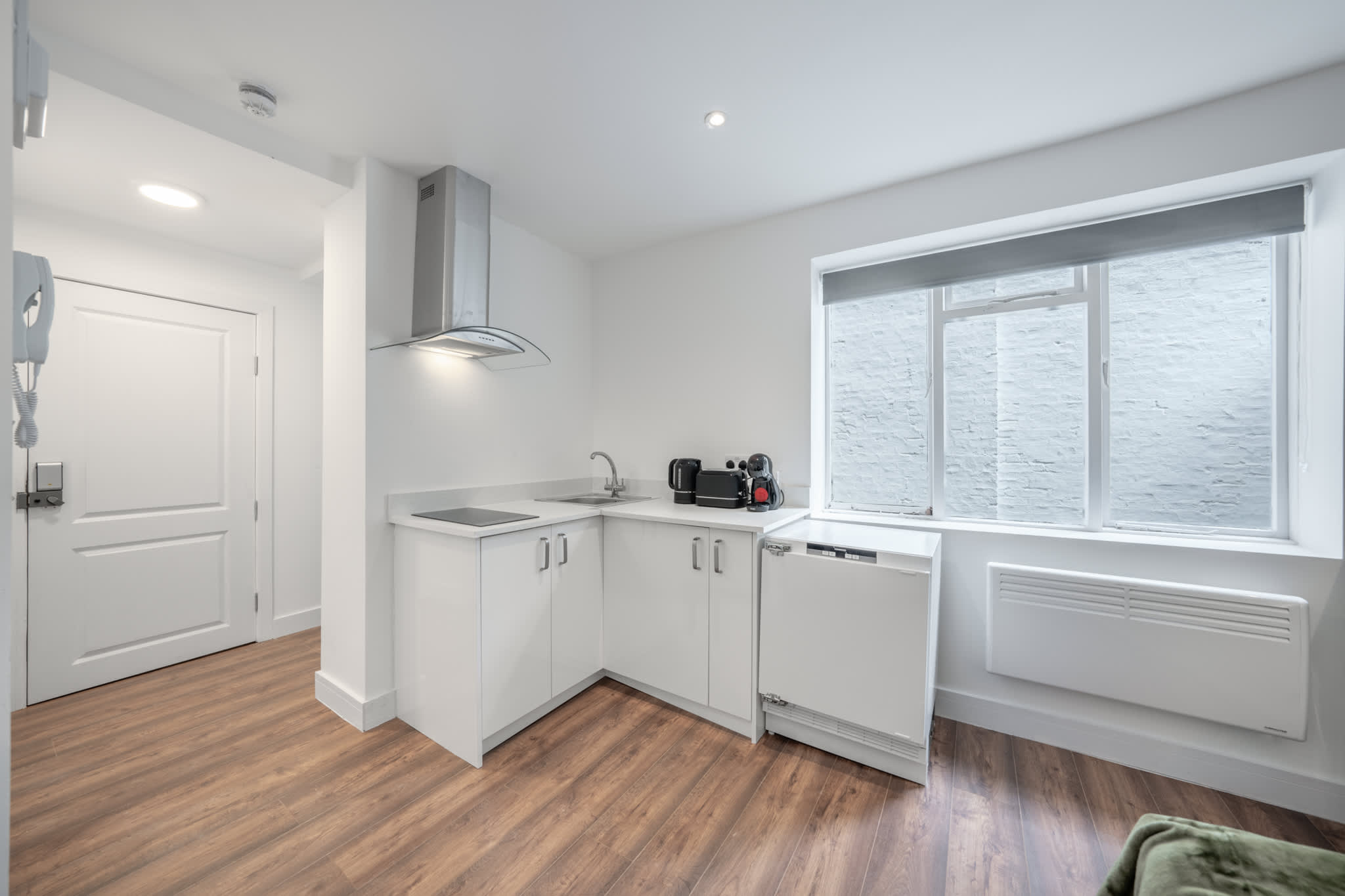 Superior Ground Floor Studio in Knightsbridge in Beaufort Gardens SW3 1QH - Property image 7 - VivreStays
