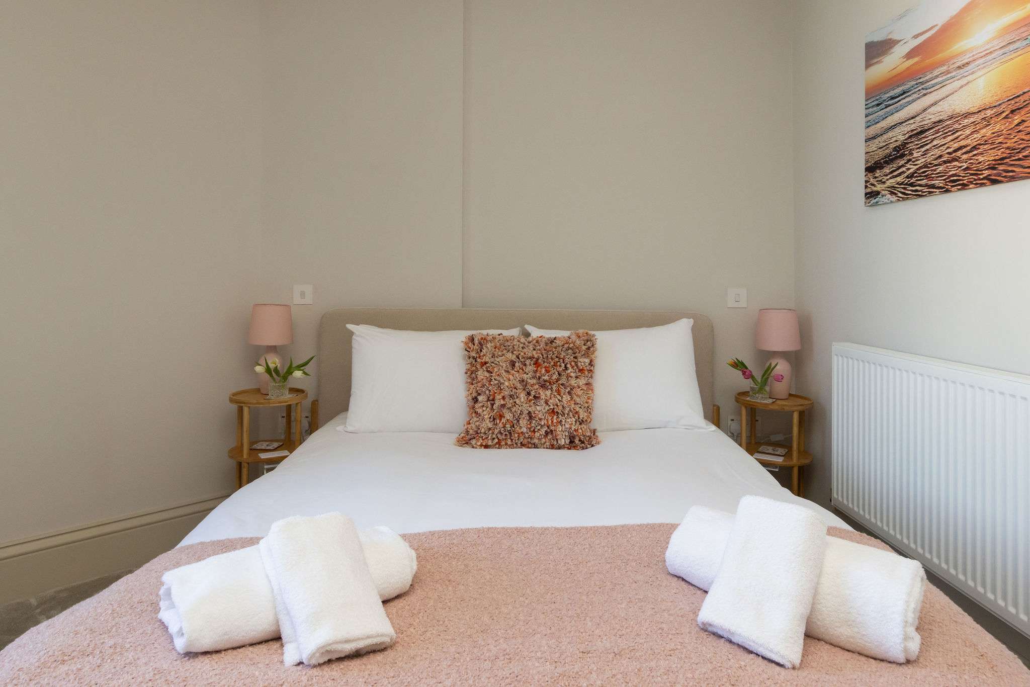 Comfortable, well-designed spaces make this apartment ideal for a relaxing stay by the sea.