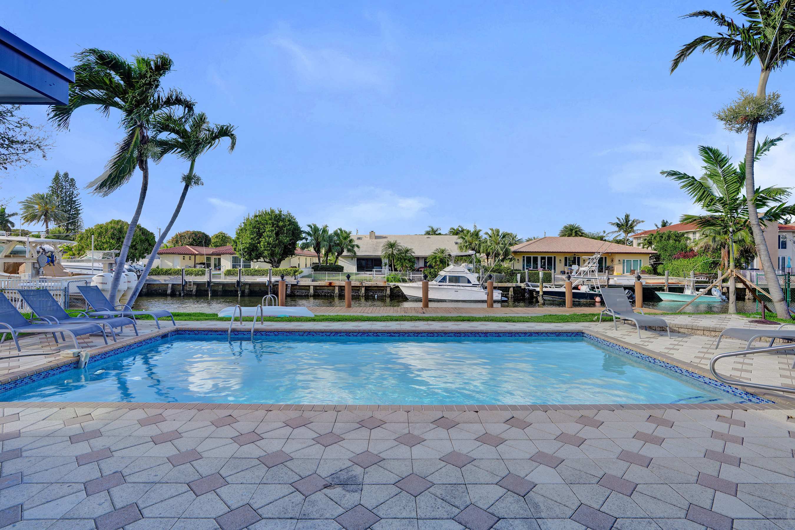 Villa by the Sea🌴 🌊 Luxury Coastal Retreat - 5 Minute walk to beach