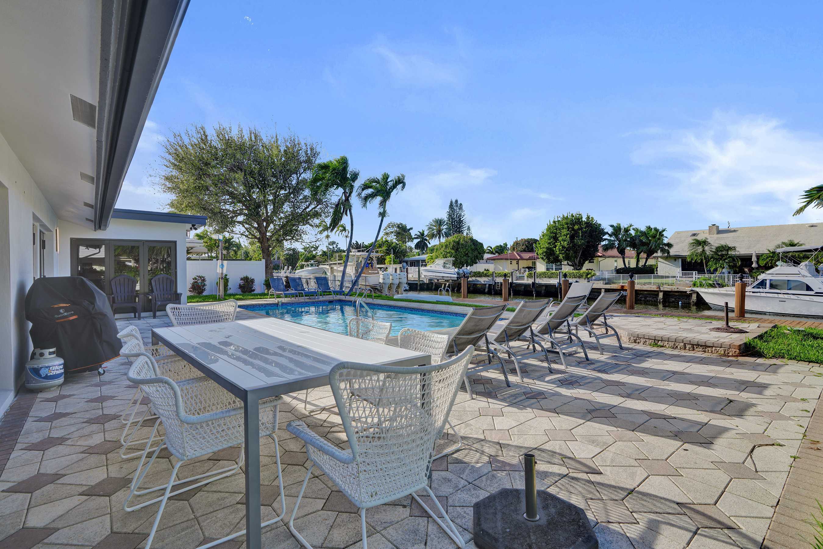 Villa by the Sea🌴 🌊 Luxury Coastal Retreat - 5 Minute walk to beach