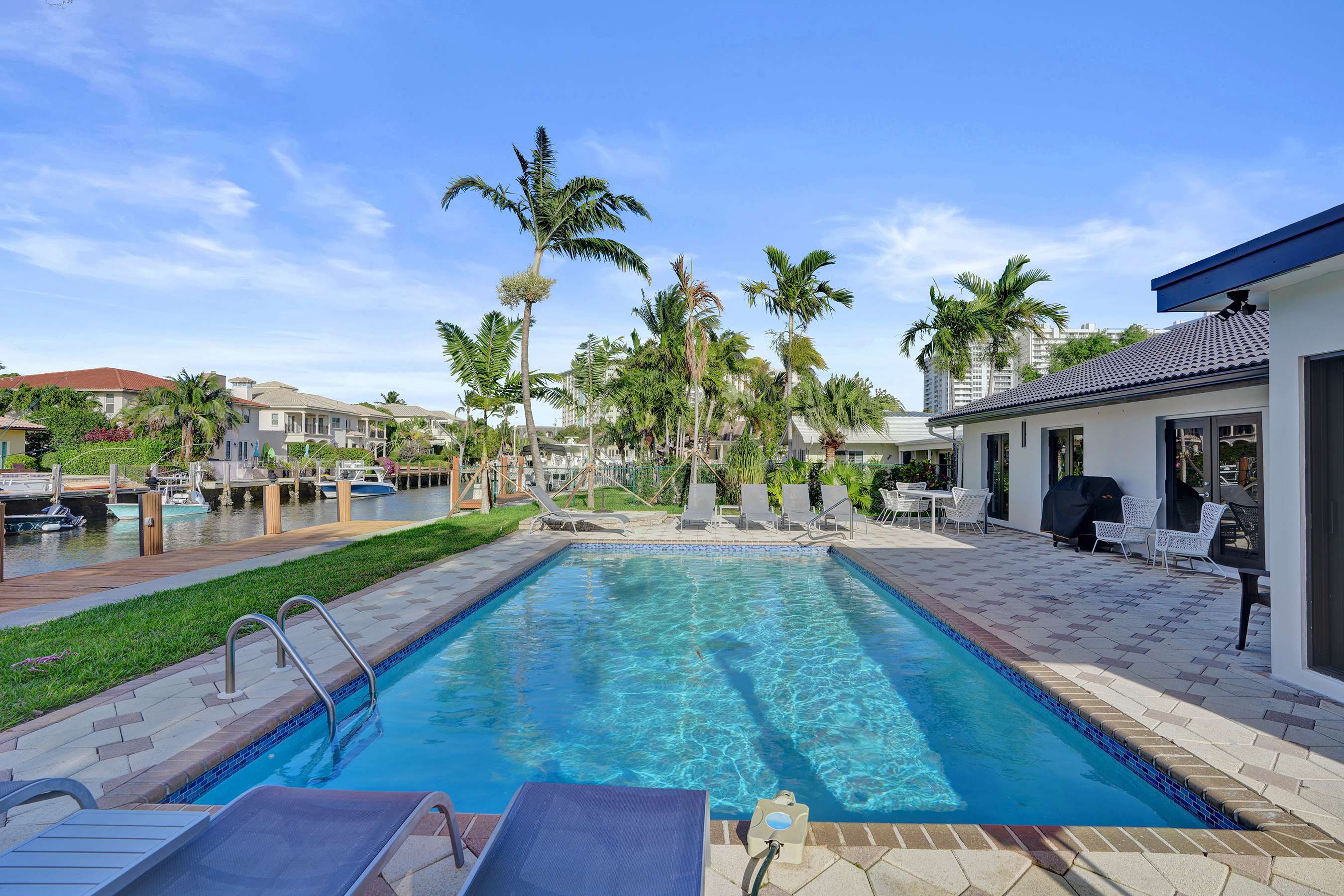 Villa by the Sea🌴 🌊 Luxury Coastal Retreat - 5 Minute walk to beach — Lauderdale-by-the-Sea, FL — vacation rental