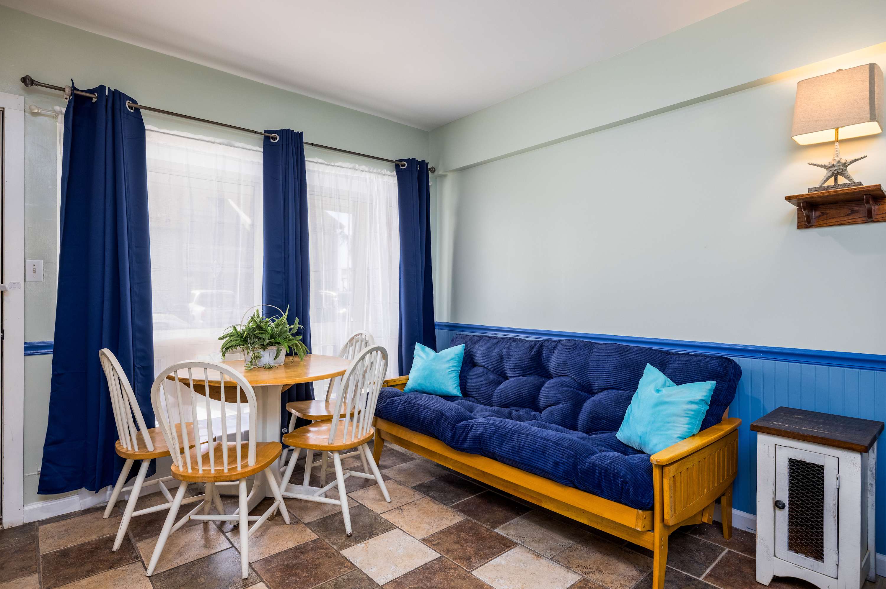 504 Sunsuite | Photo 2