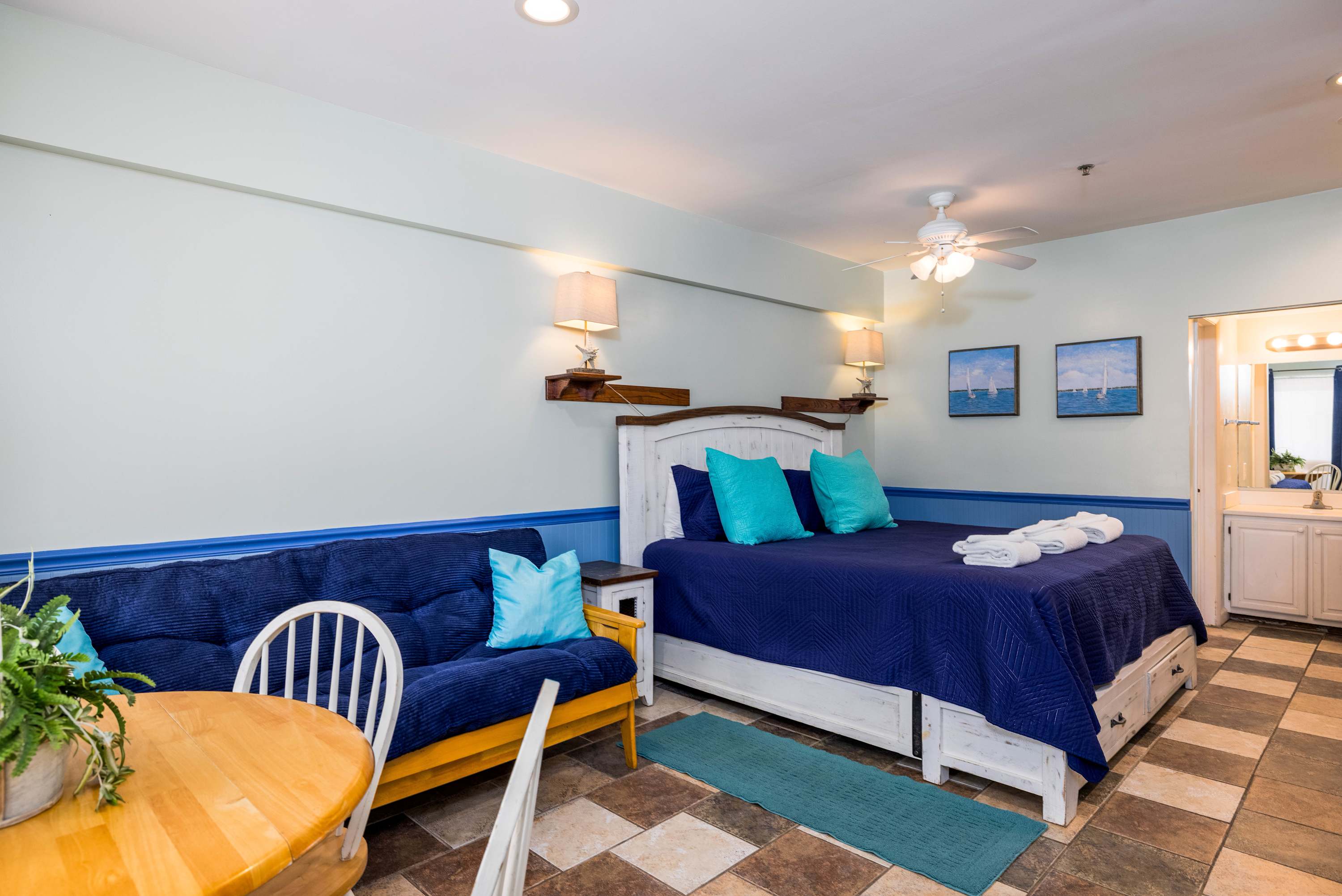 504 Sunsuite | Photo 4