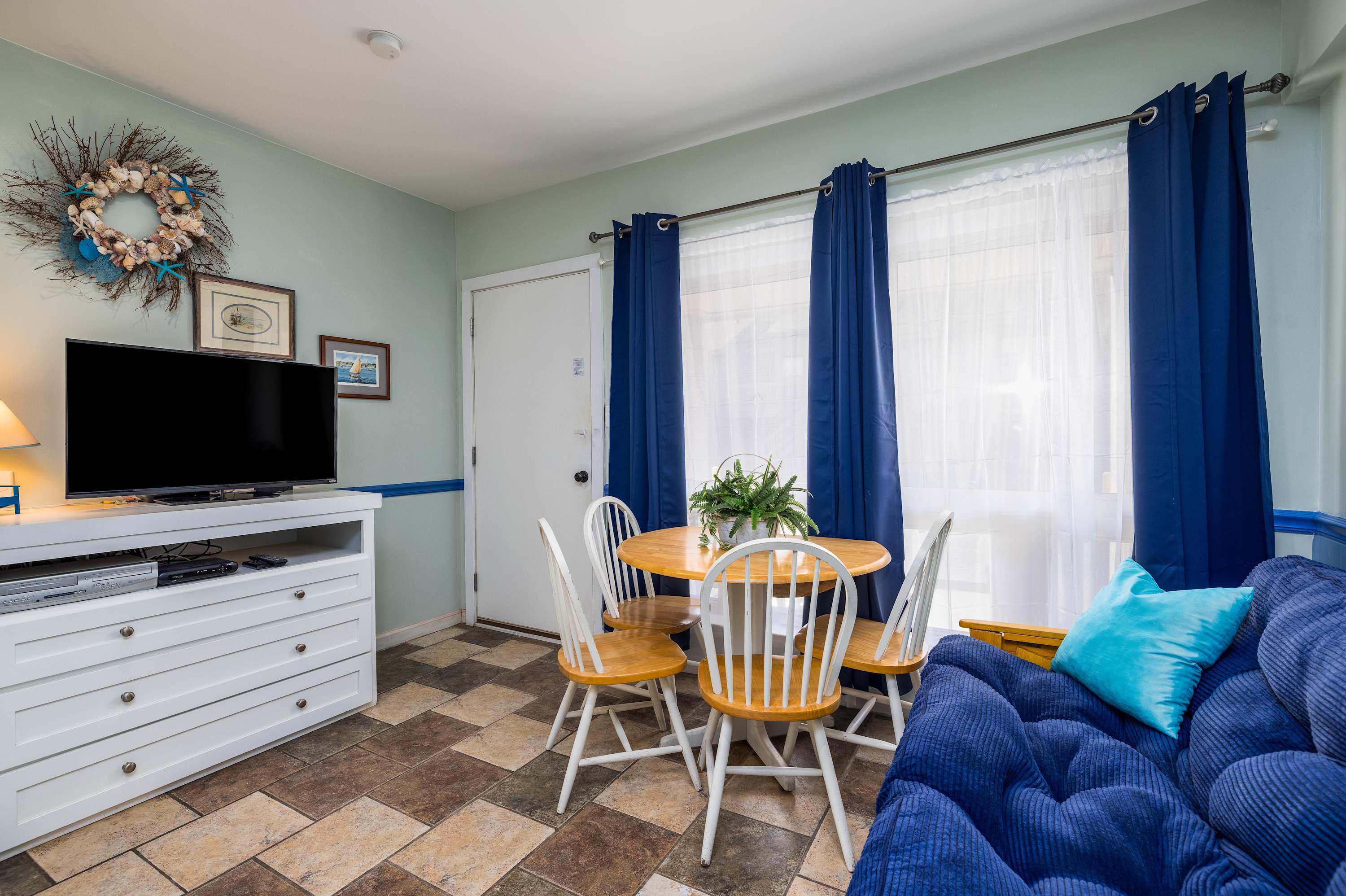 504 Sunsuite | Photo 5