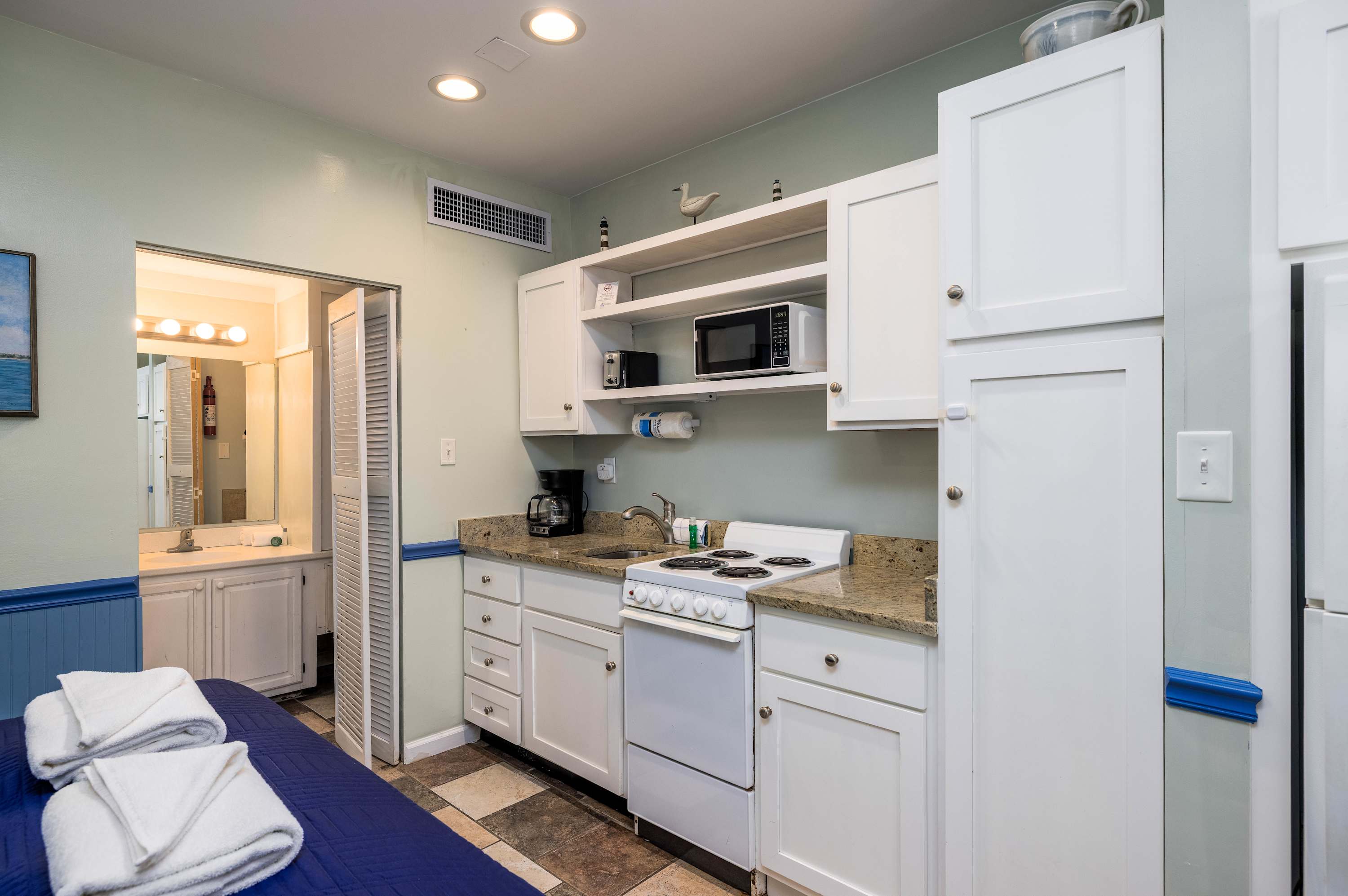 504 Sunsuite | Photo 10