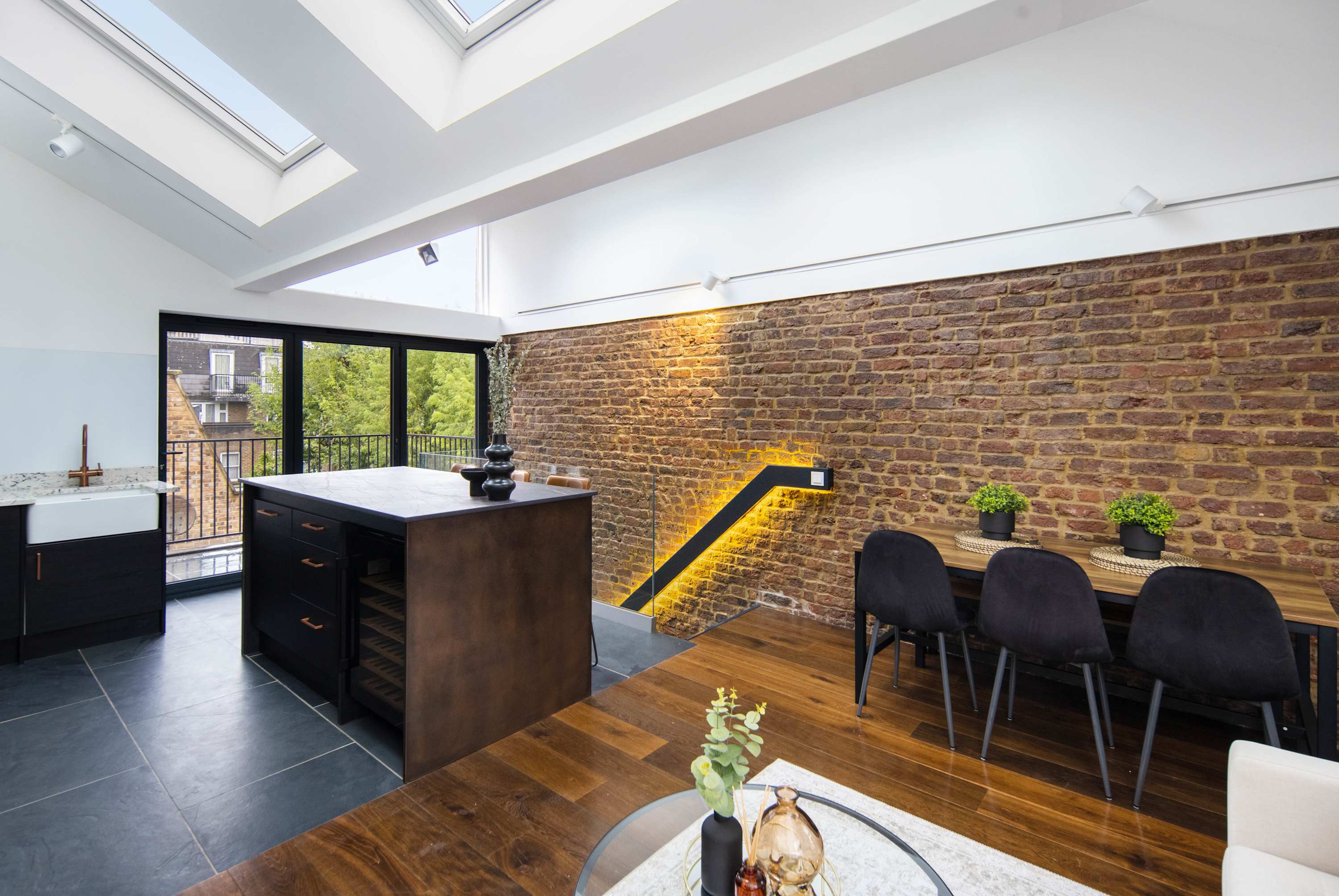 1 Min Walk to Euston Station | Modern Townhouse