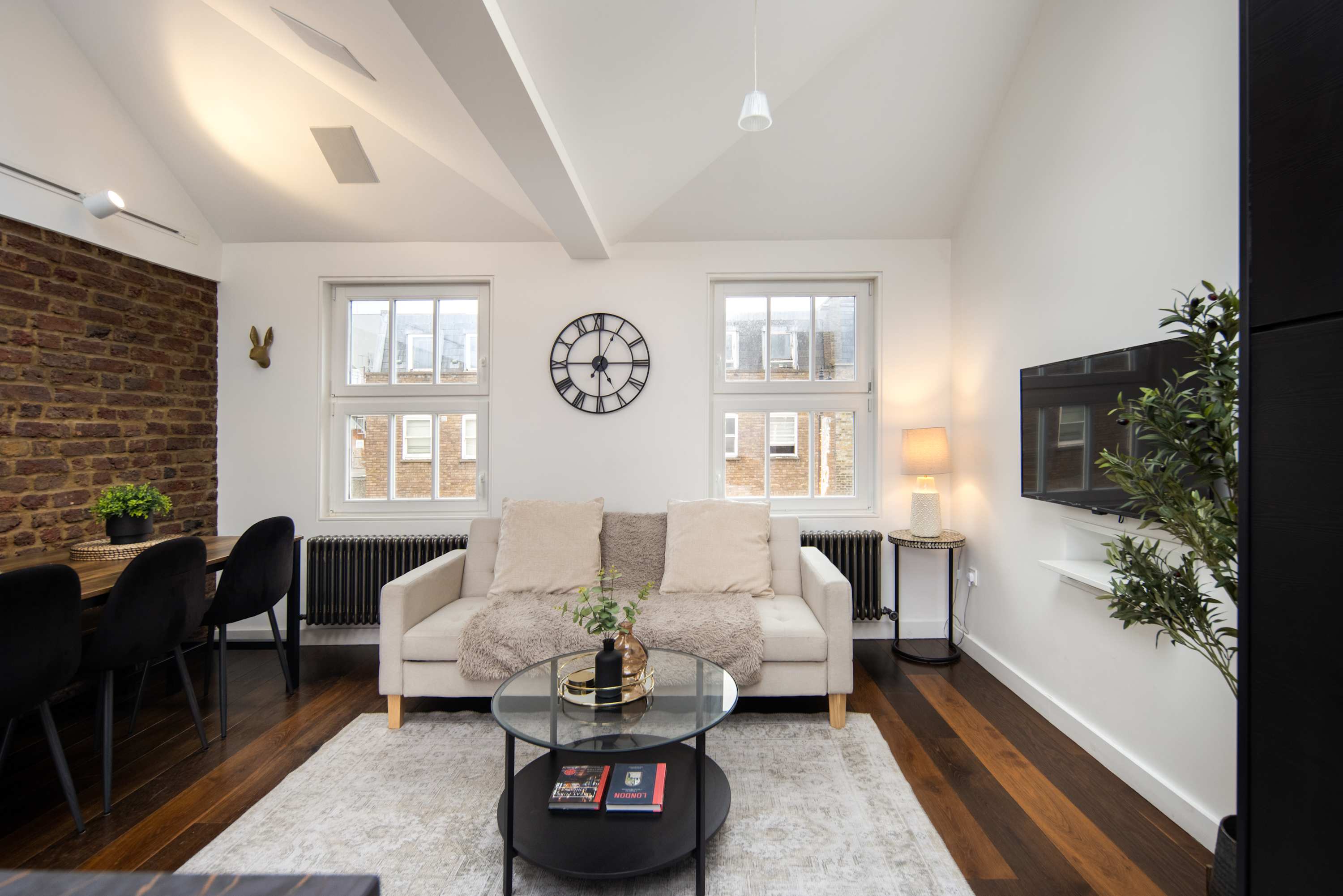 1 Min Walk to Euston Station | Luxury Townhouse