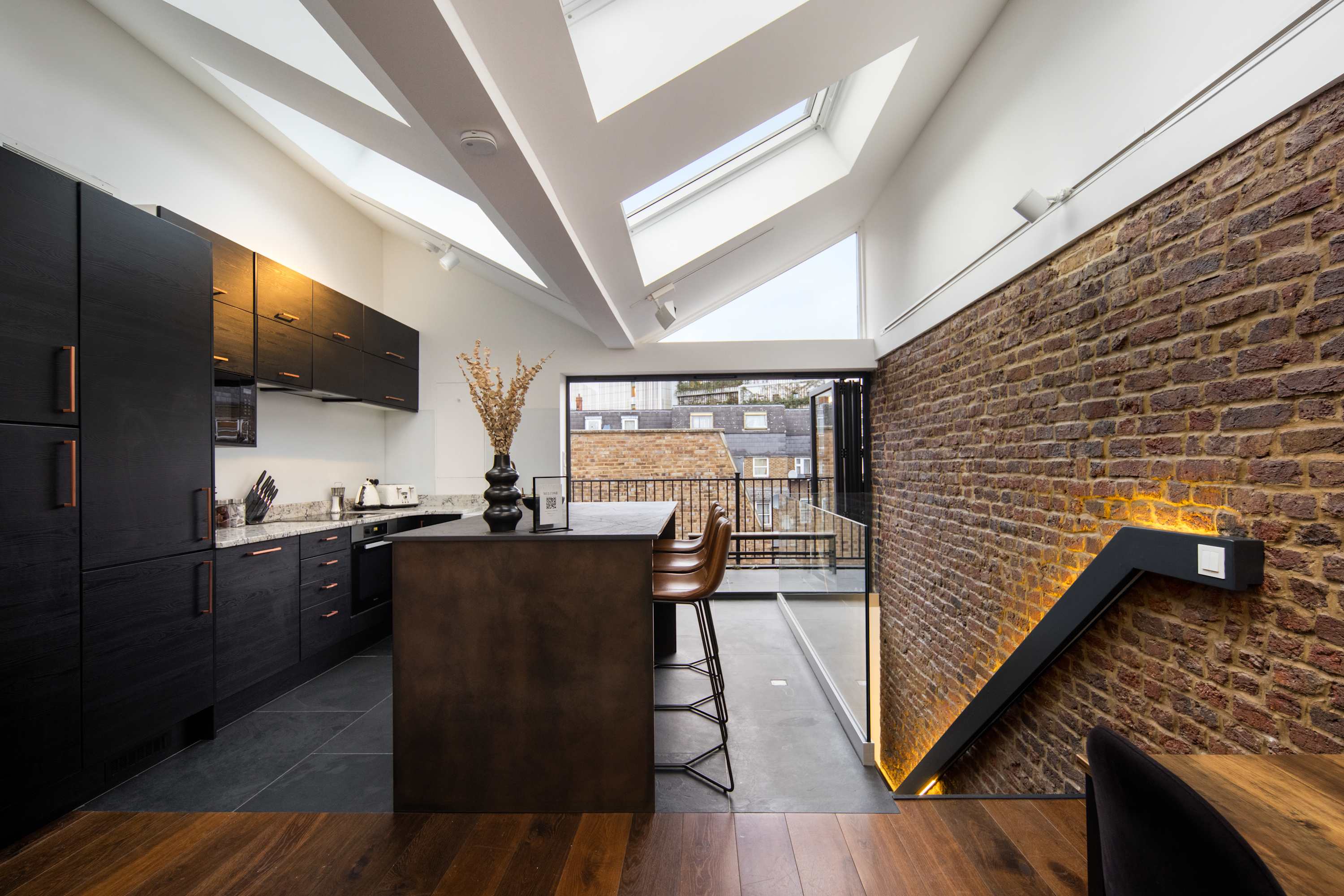 1 Min Walk to Euston Station | Luxury Townhouse