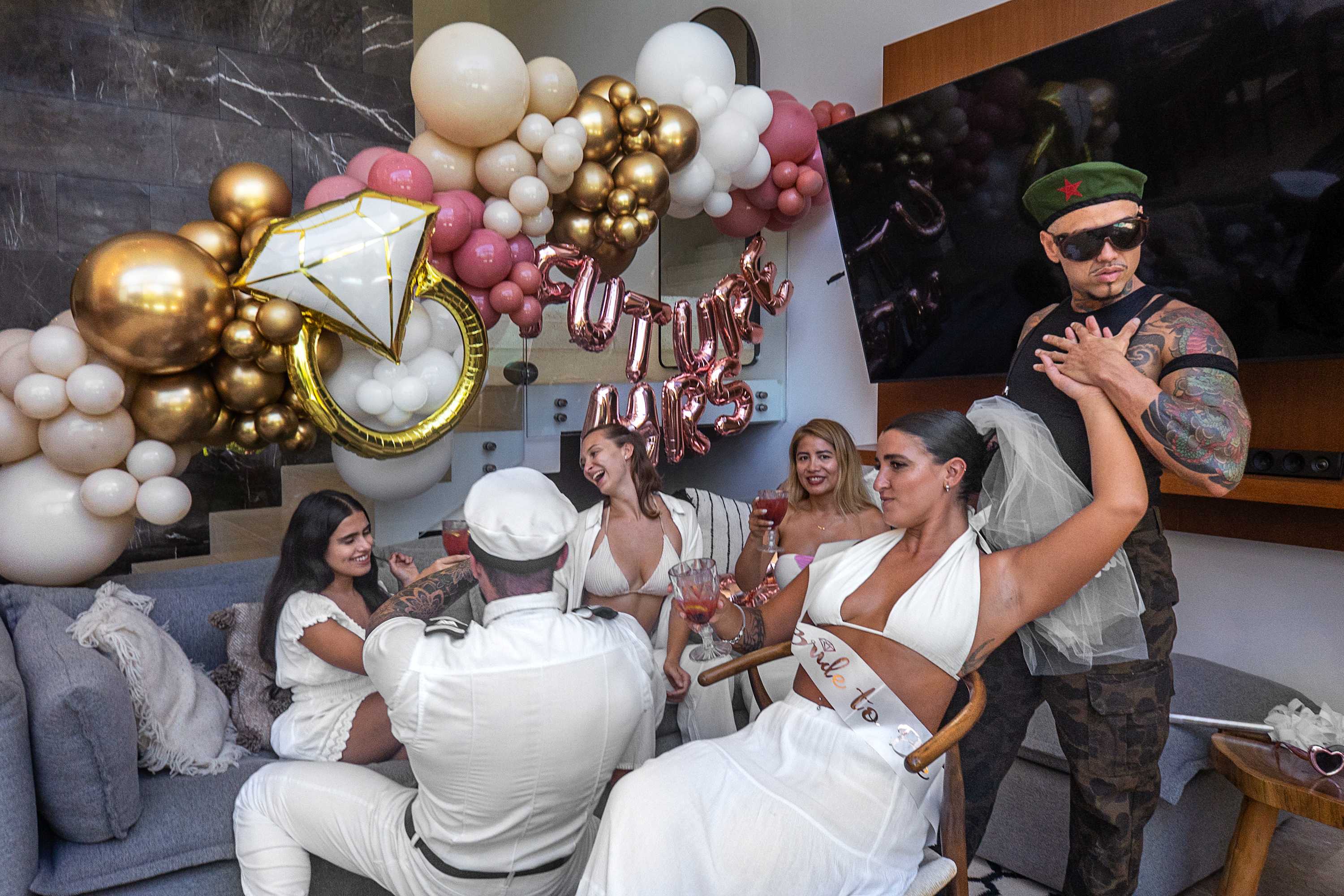 Ask your concierge about our fun and lively waitress experience to make your bachelorette celebration unique and unforgettable 💃✨