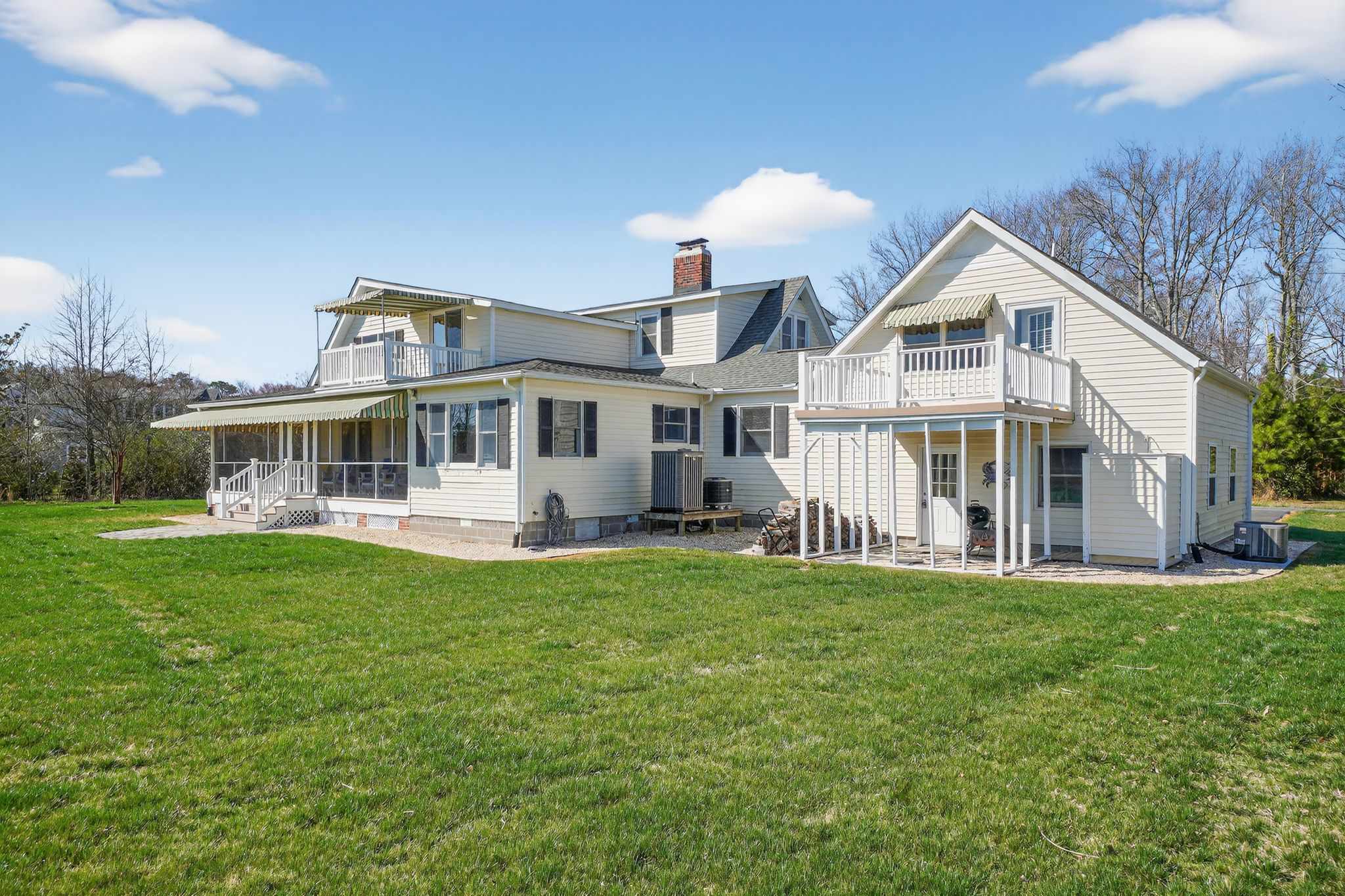 Waterfront Cottage with Private Dock, Sunrises & Wildlife on Ashley Cove