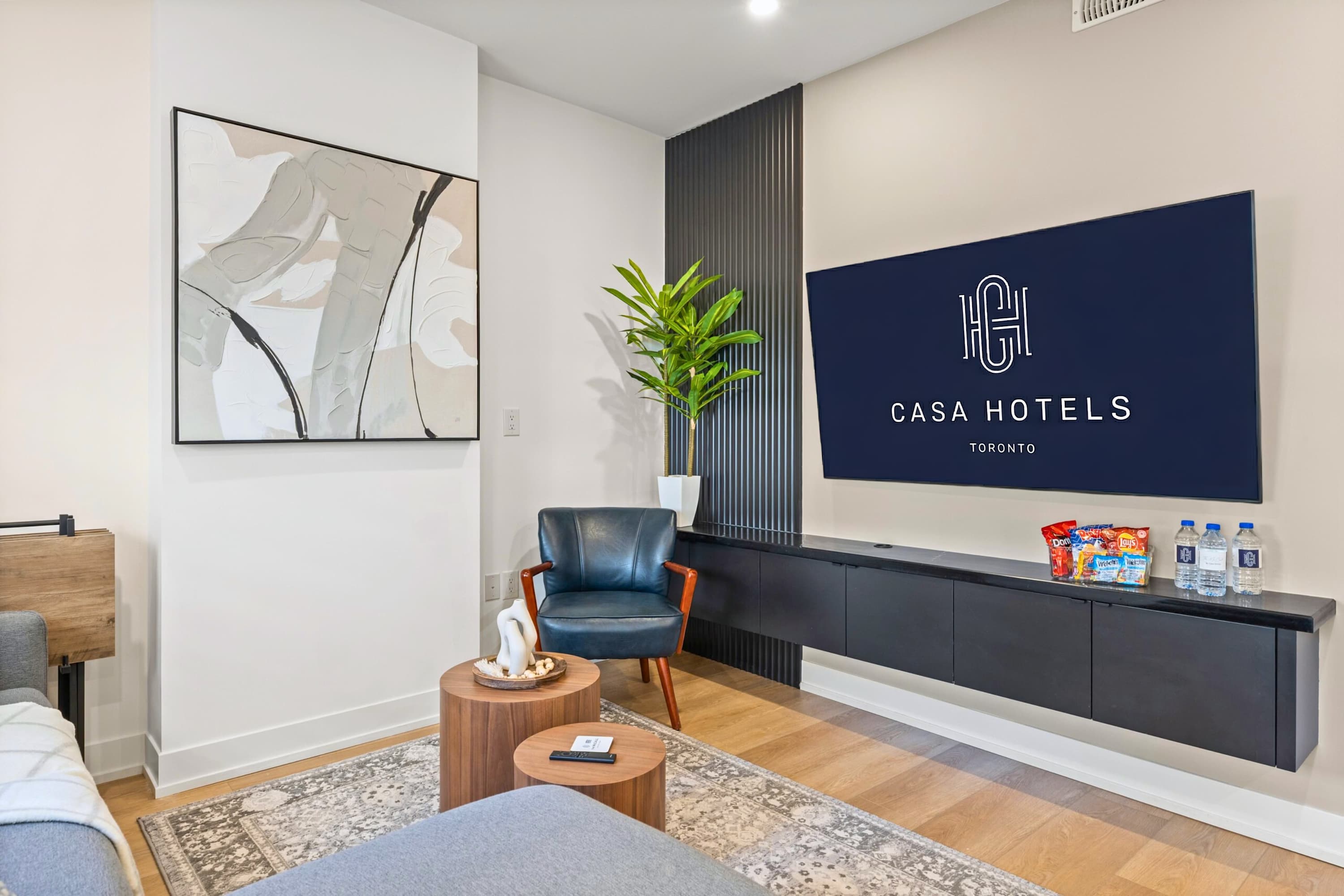The McCaul by Casa Hotels Unbeatable Location 2