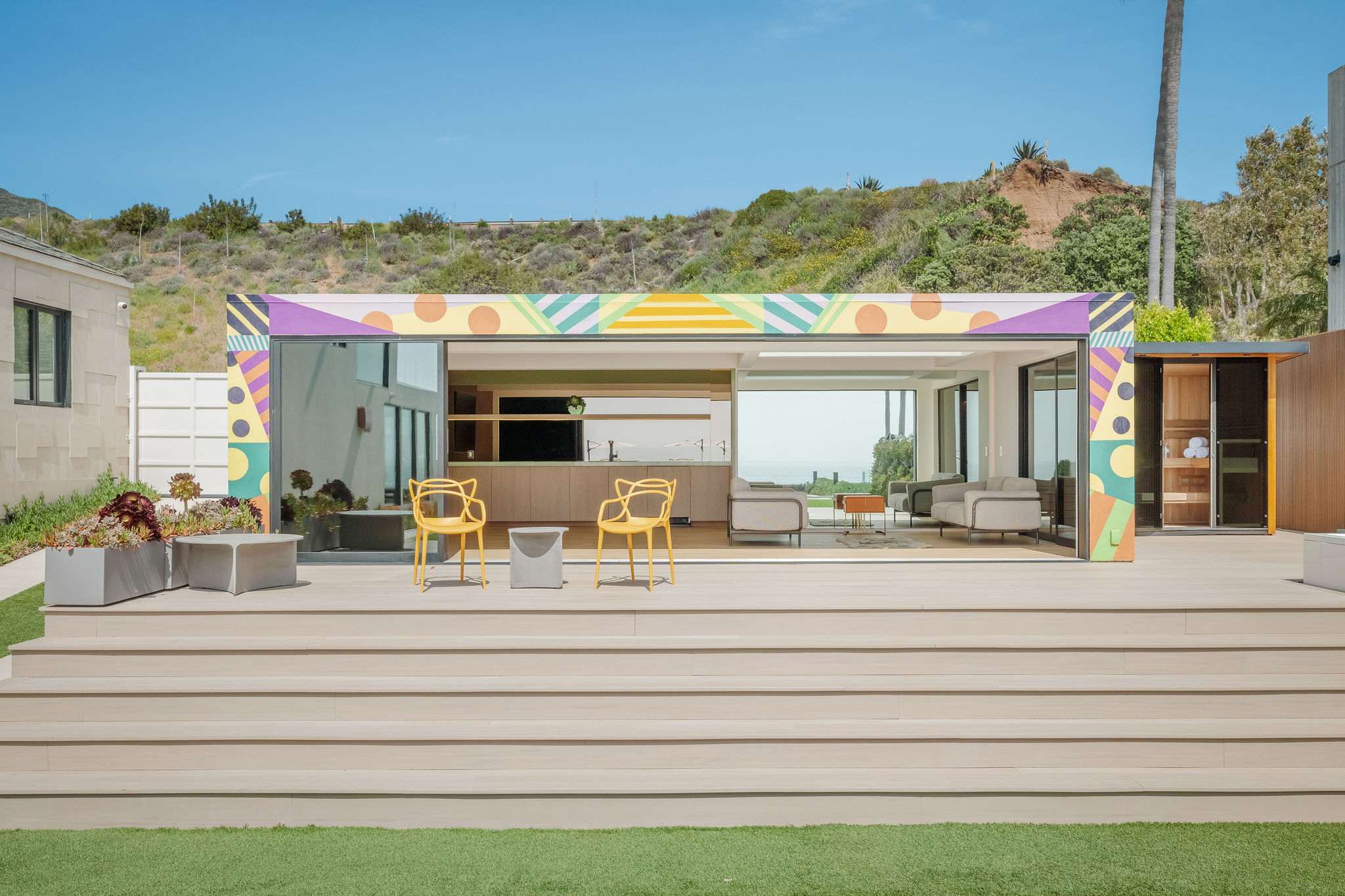 Step out to a private outdoor bar beside the guest house.