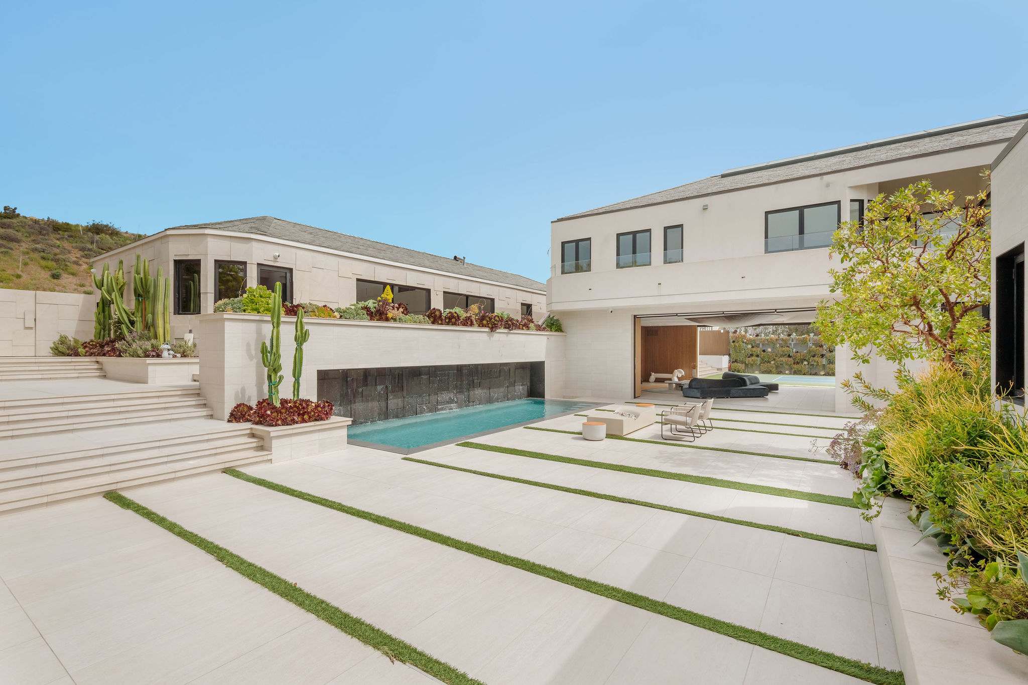 Set within a private, gated beachfront setting, offering a secure and well-managed stay.