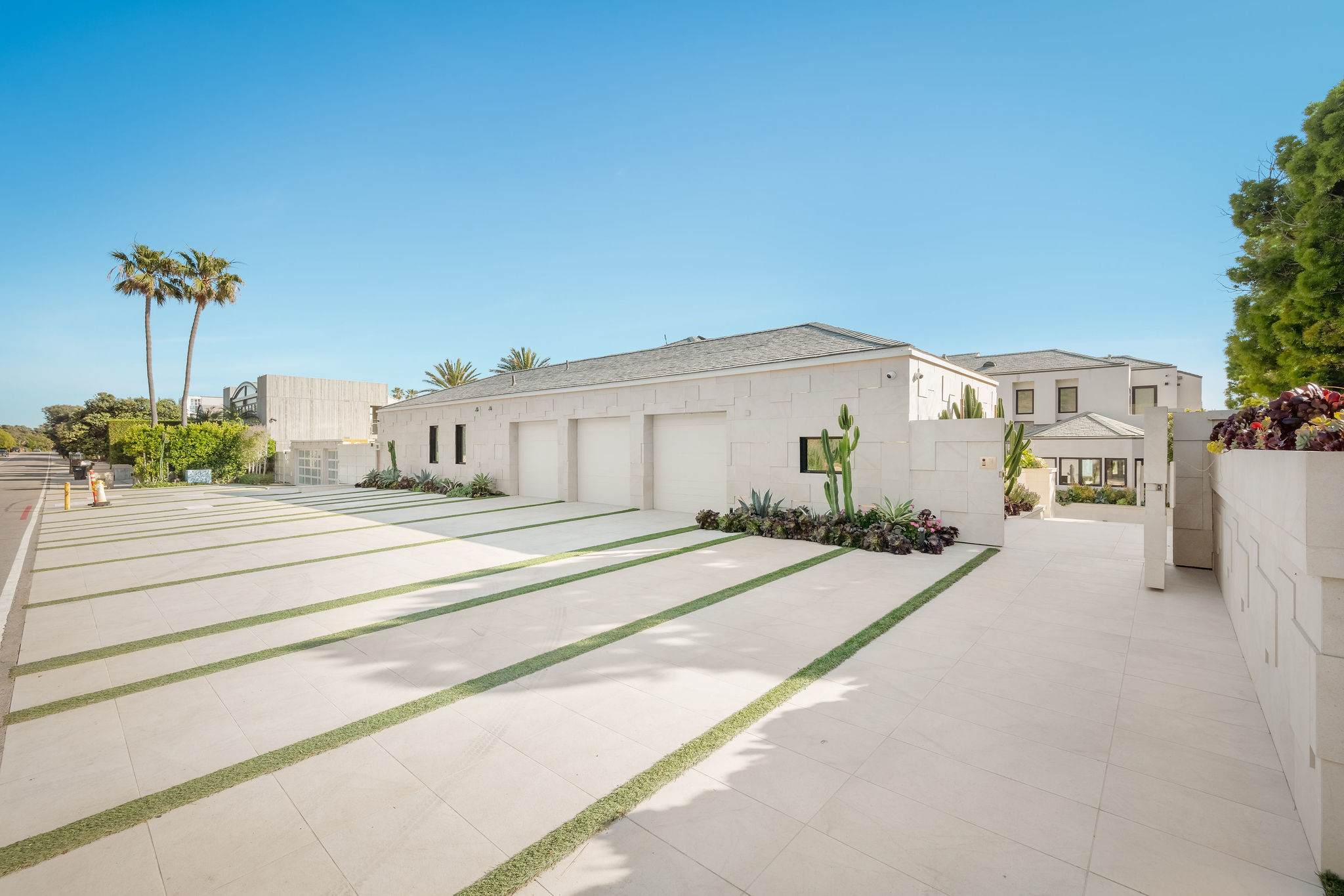 Located on Broad Beach, Malibu, known for its wide shoreline and quiet residential feel.