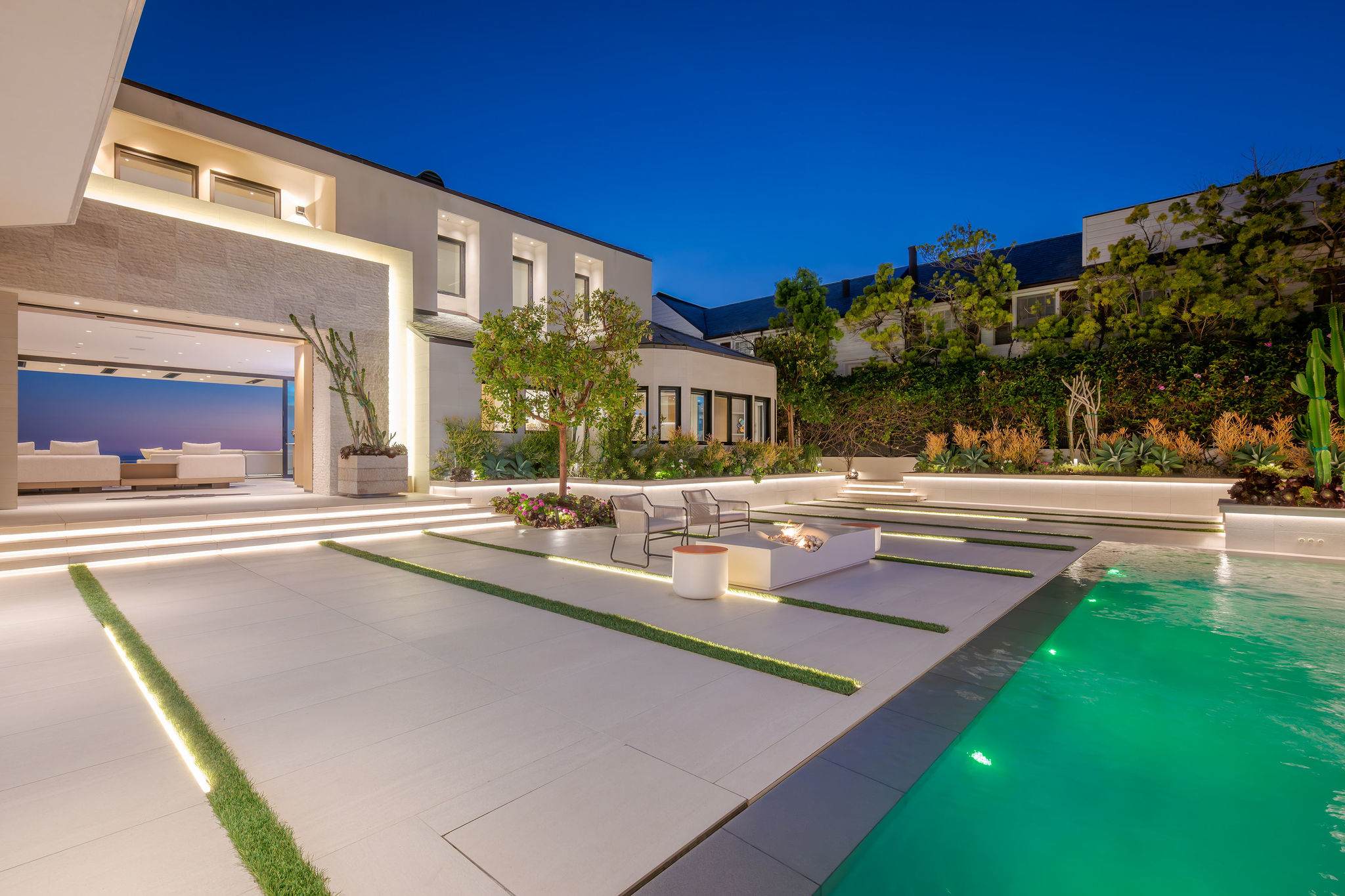 Move between water and lounge areas as the courtyard comes alive at night.